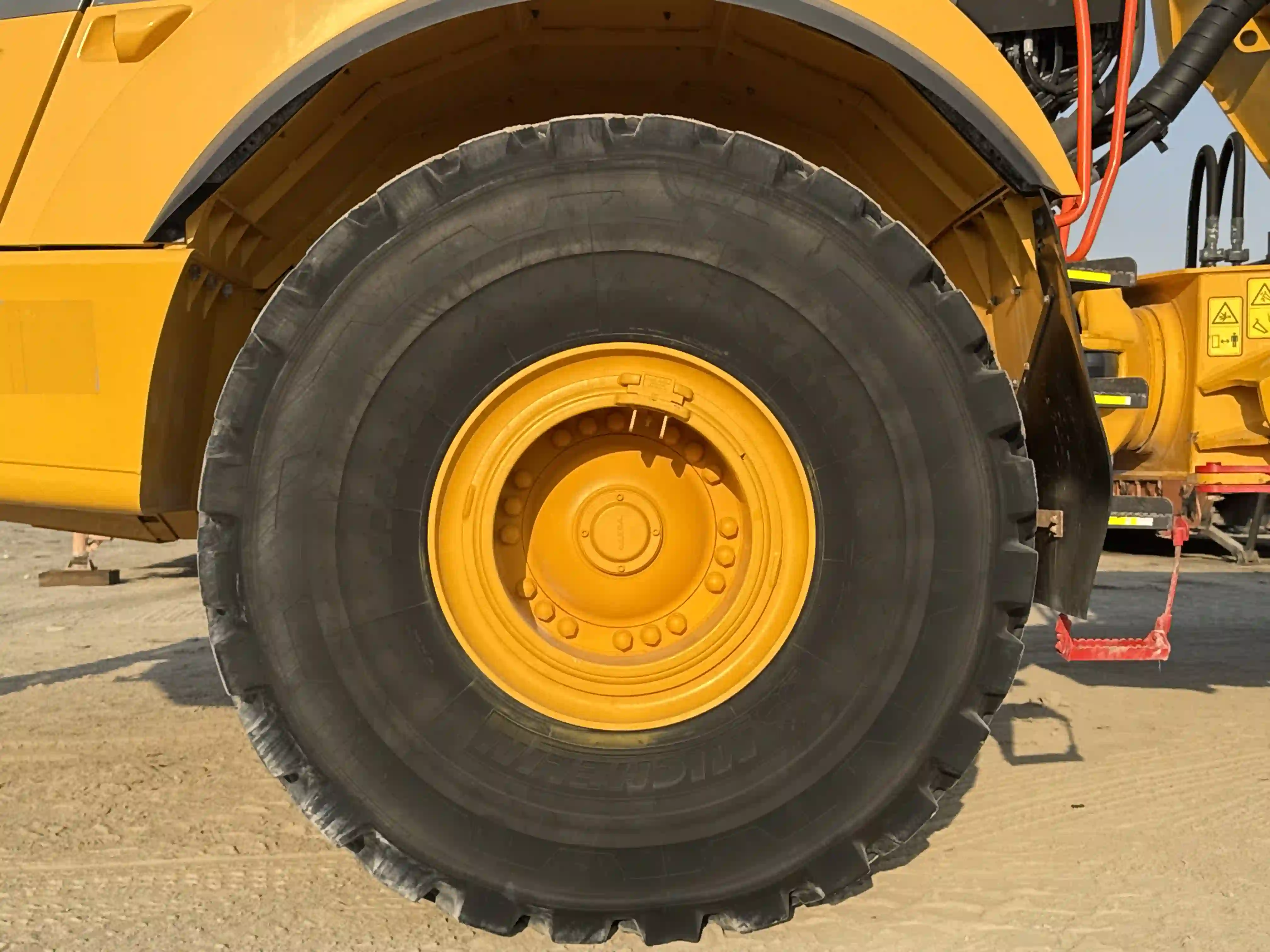 ADT-002-Volvo-A40G-articulated-dump-truck-inspection-chassis-left-front-tire-wheel-hub-condition-1