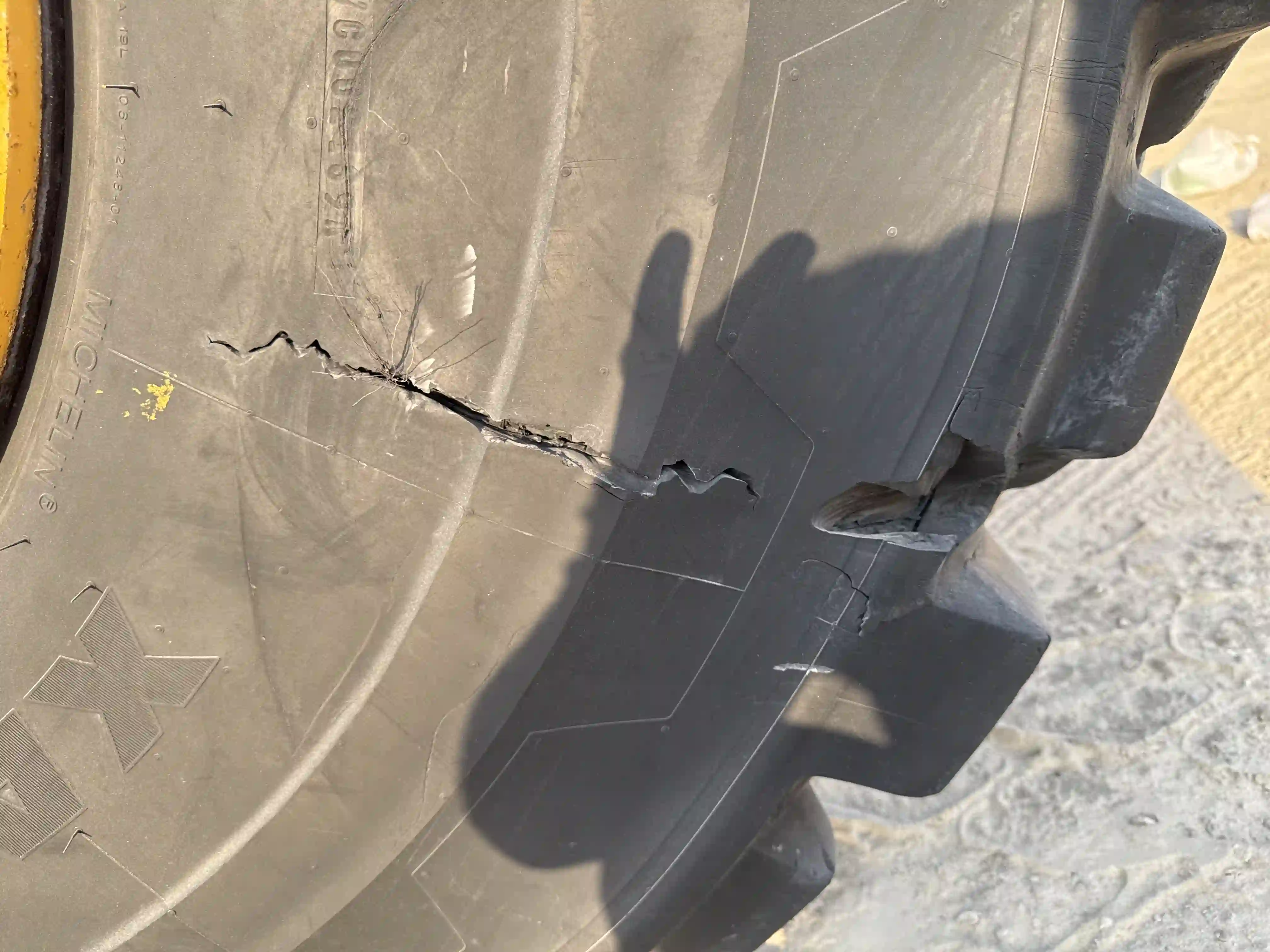 ADT-002-Volvo-A40G-articulated-dump-truck-inspection-chassis-left-rear-tire-wheel-hub-condition-1