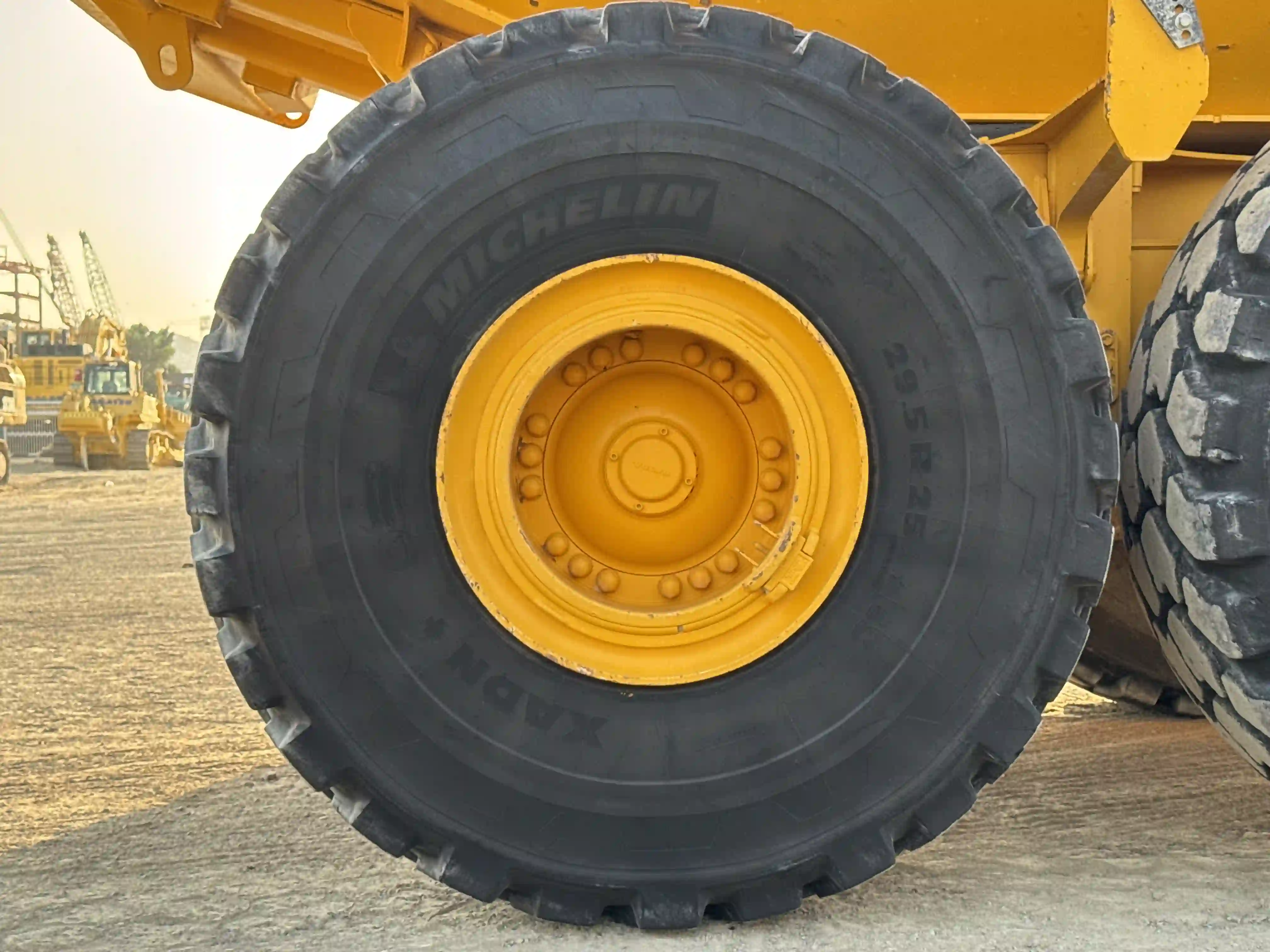 ADT-002-Volvo-A40G-articulated-dump-truck-inspection-chassis-right-rear-tire-wheel-hub-condition-1