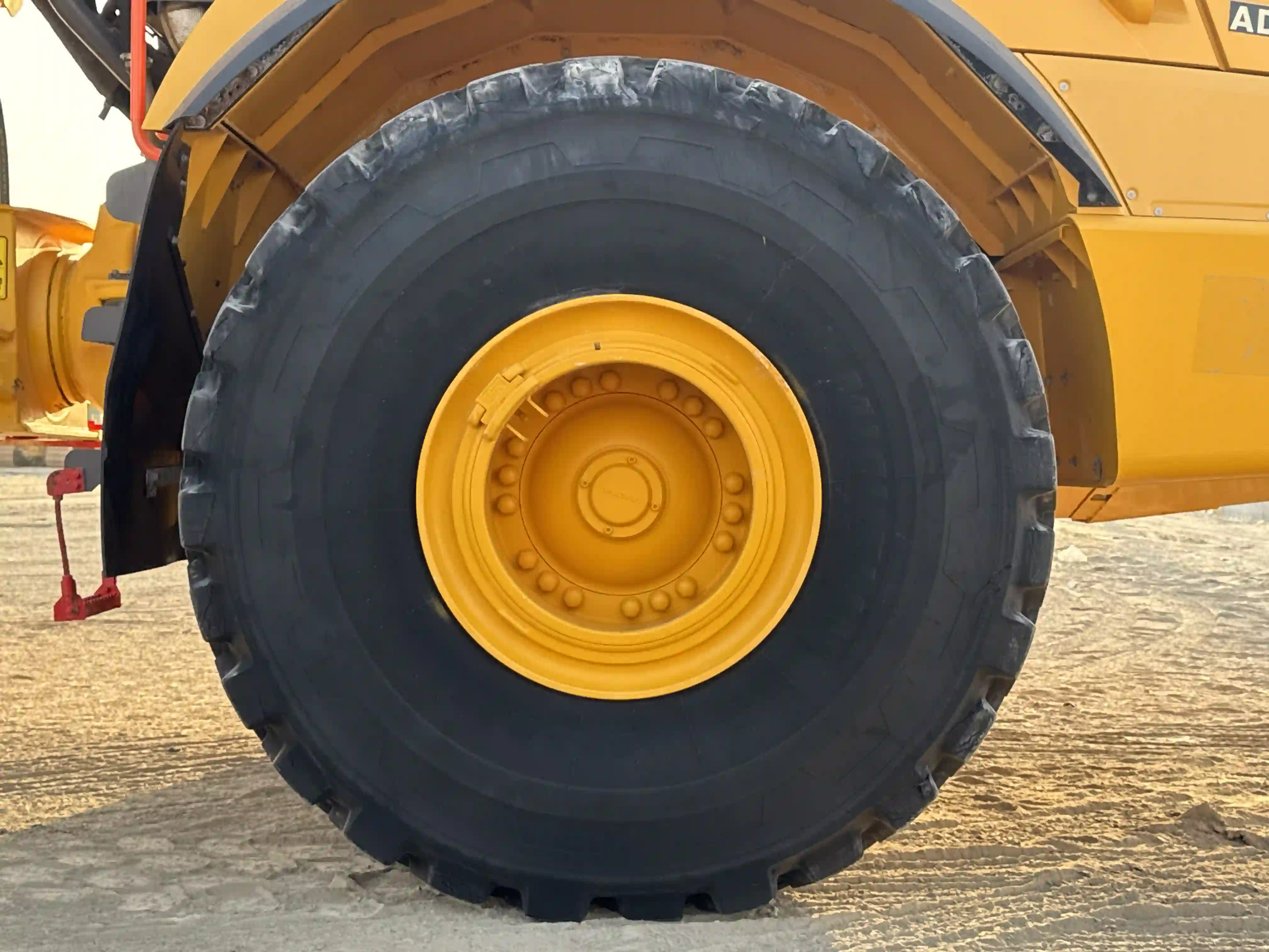 ADT-002-Volvo-A40G-articulated-dump-truck-inspection-chassis-right-front-tire-wheel-hub-condition-3