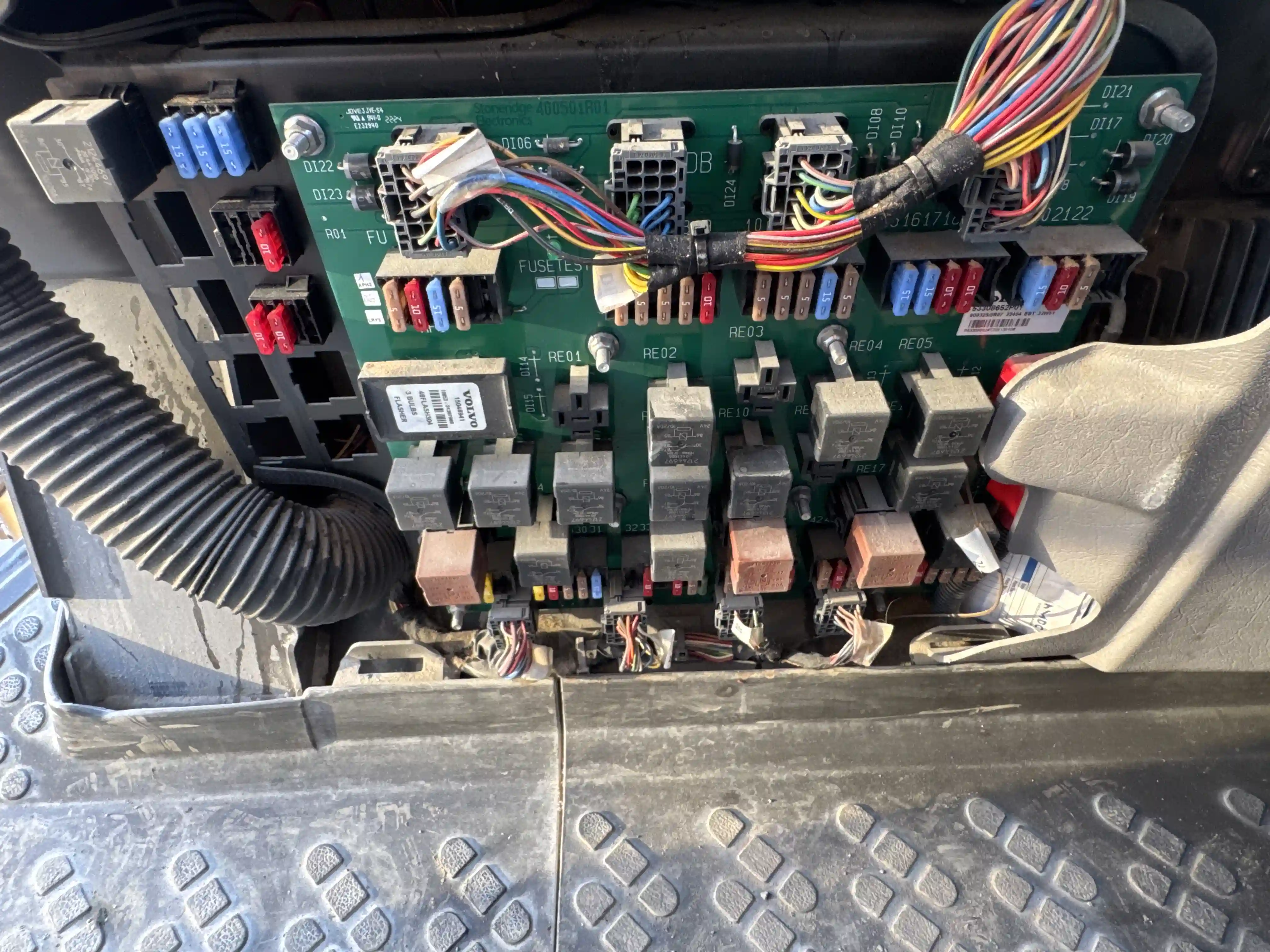 ADT-002-Volvo-A40G-articulated-dump-truck-inspection-electronic-fuse-box