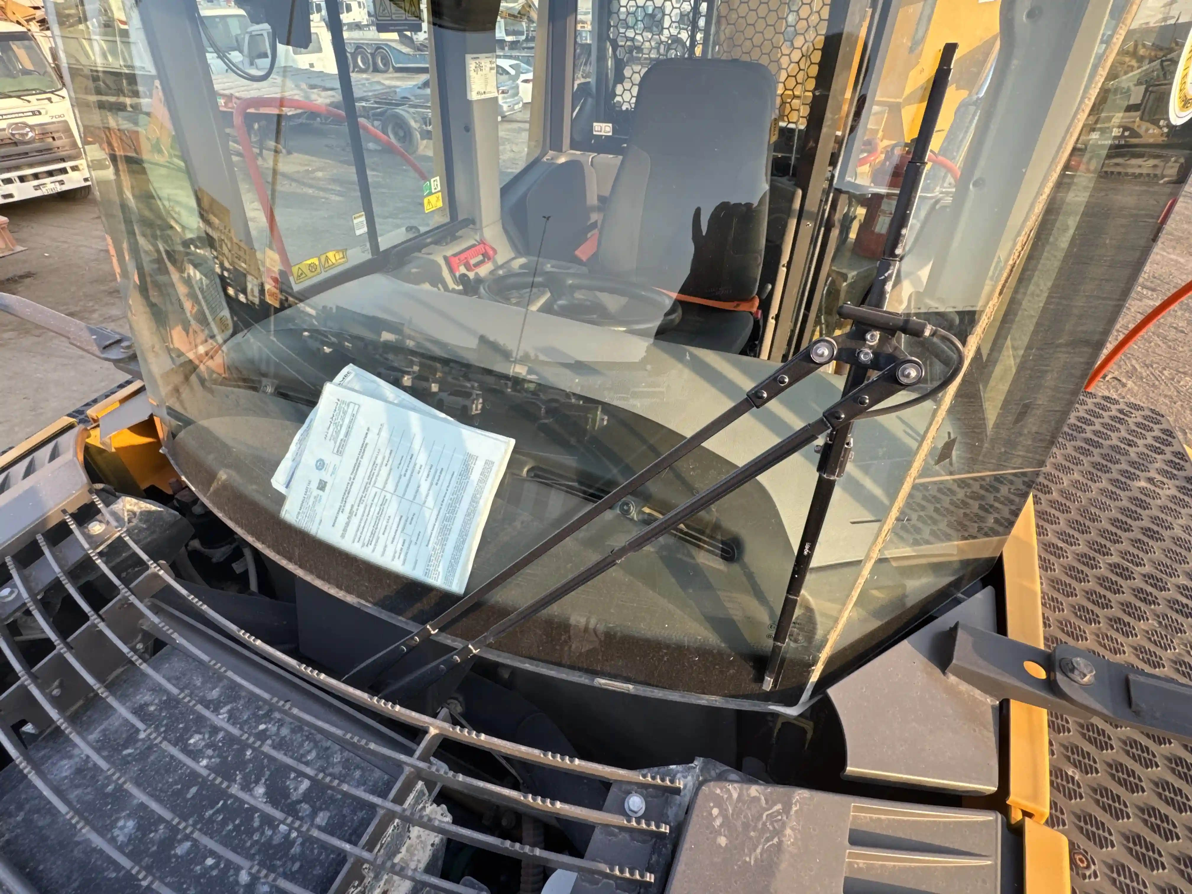 ADT-002-Volvo-A40G-articulated-dump-truck-inspection-electronic-wipers-1