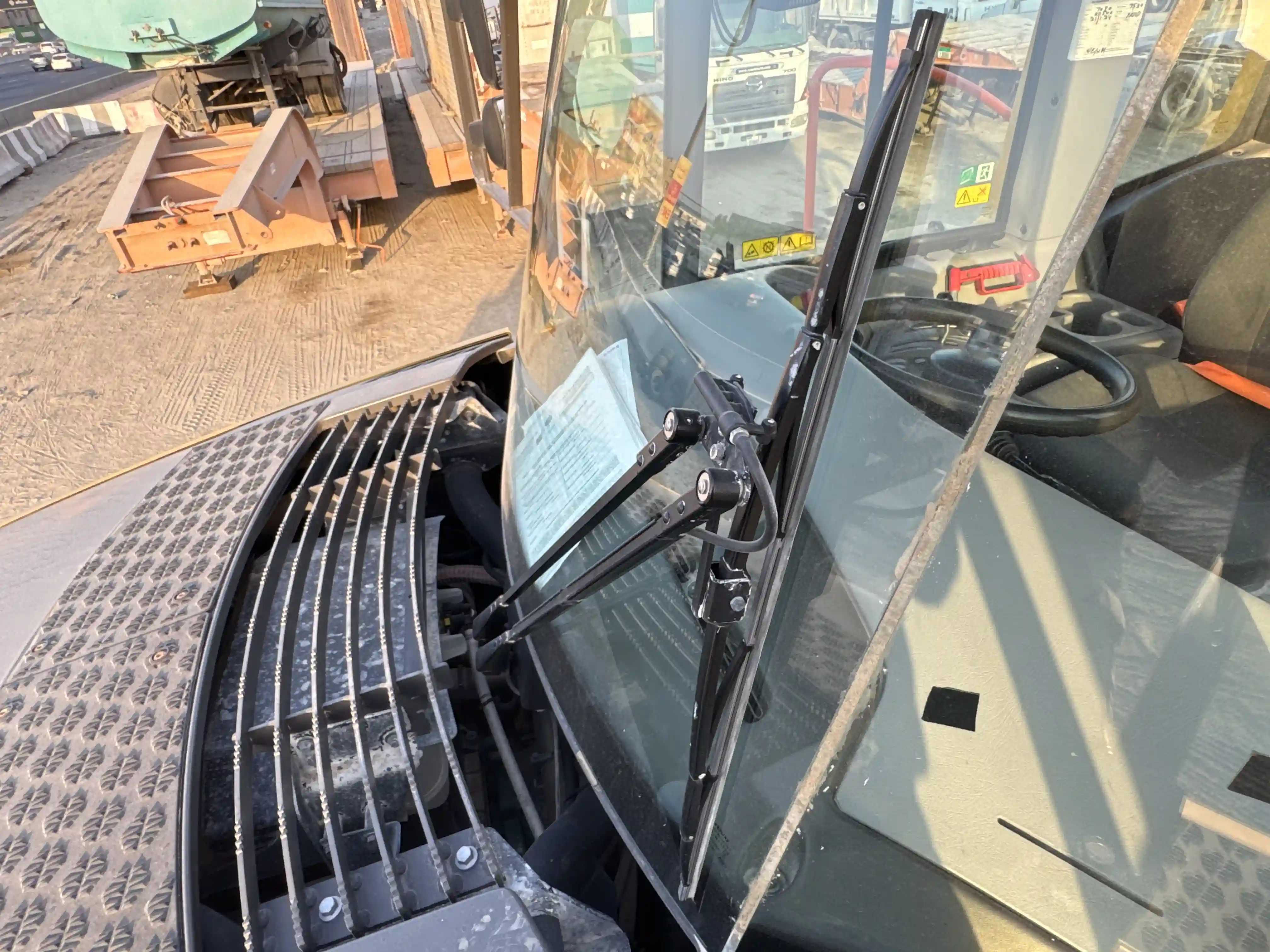ADT-002-Volvo-A40G-articulated-dump-truck-inspection-electronic-wipers-2
