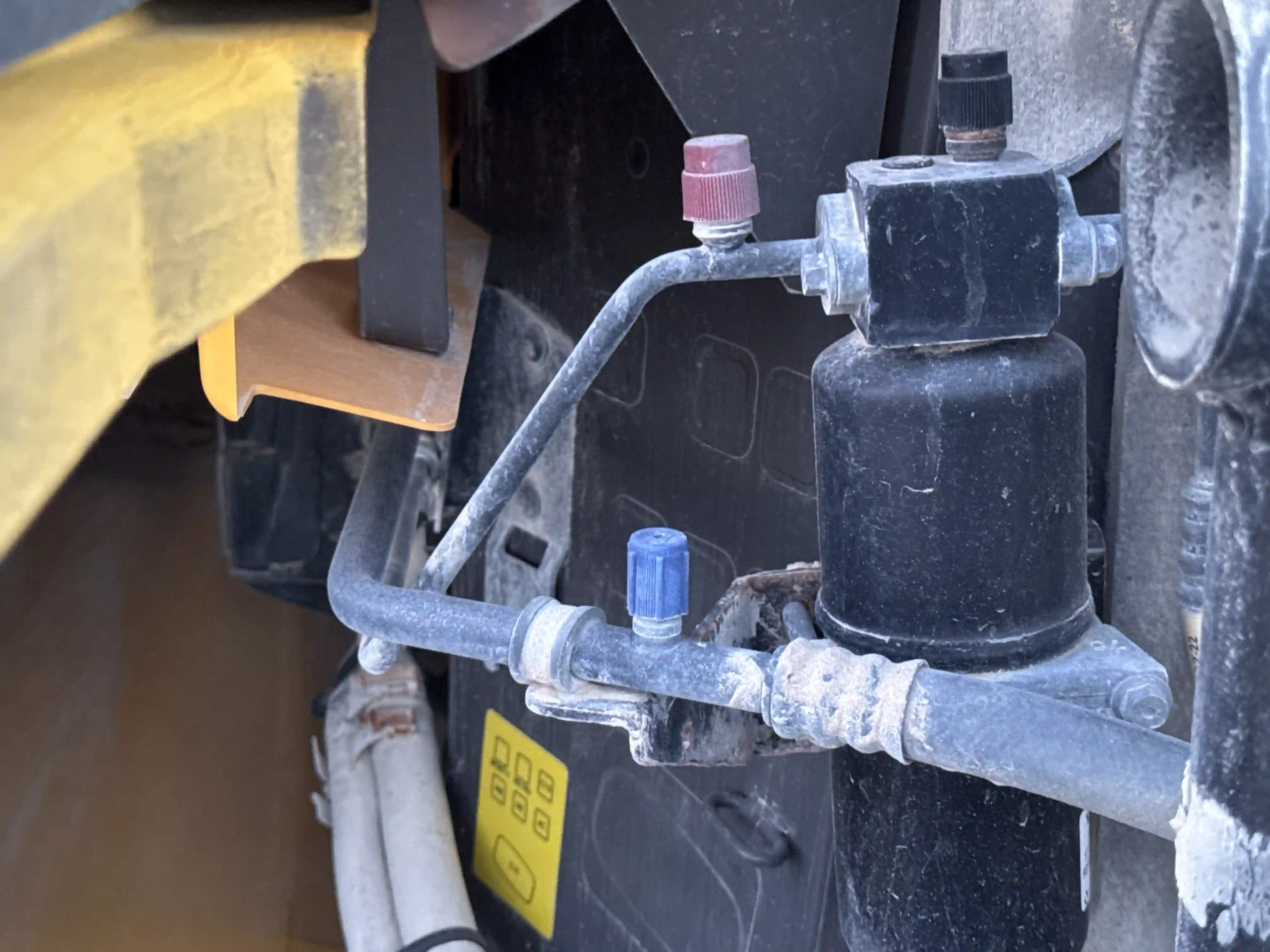 ADT-002-Volvo-A40G-articulated-dump-truck-inspection -air-conditioning-refrigerant-lines-1