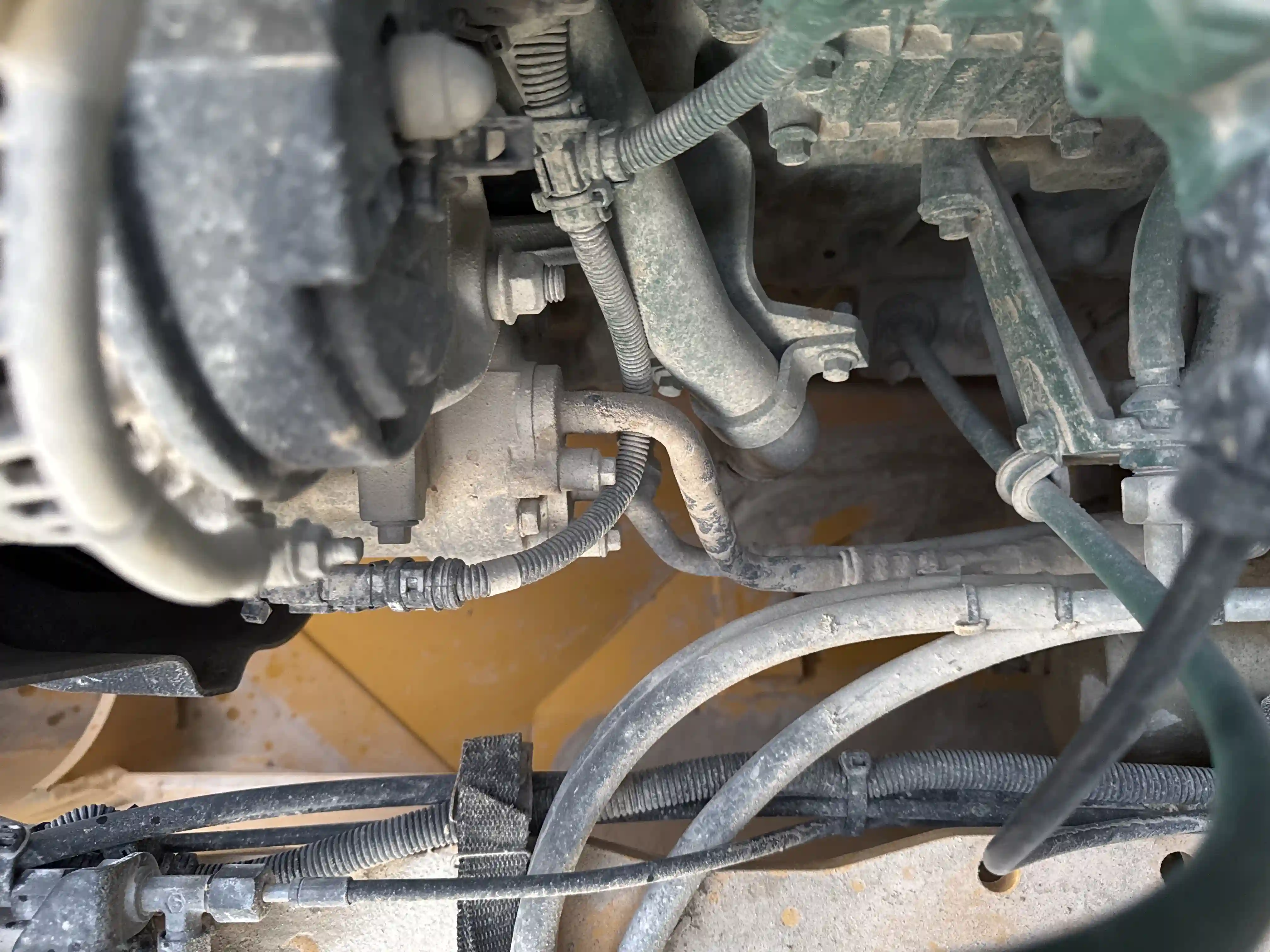 ADT-002-Volvo-A40G-articulated-dump-truck-inspection -air-conditioning-refrigerant-lines-2