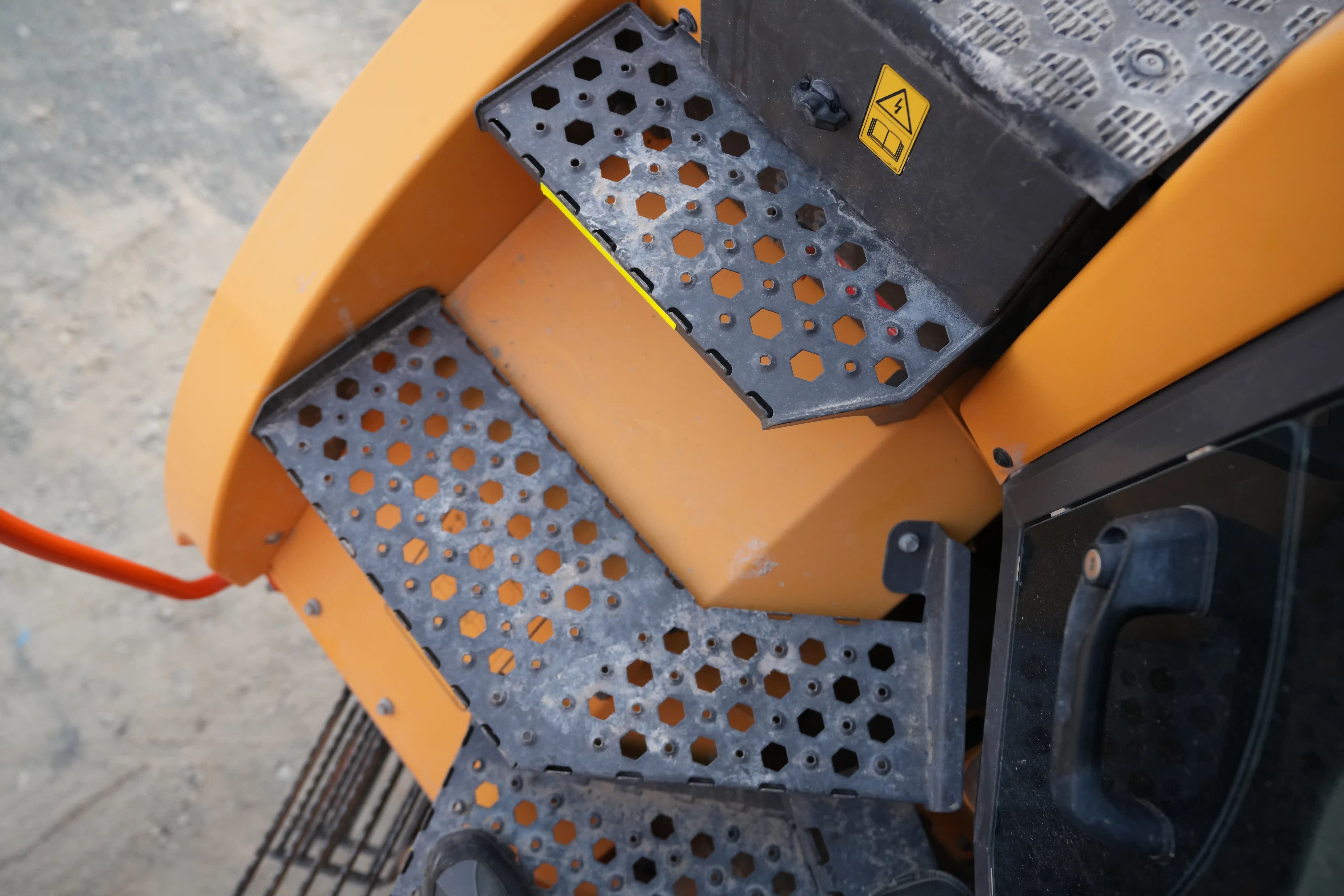 ADT-001-Volvo-A40G-articulated-dump-truck-inspection-structure-steps-ladders-1