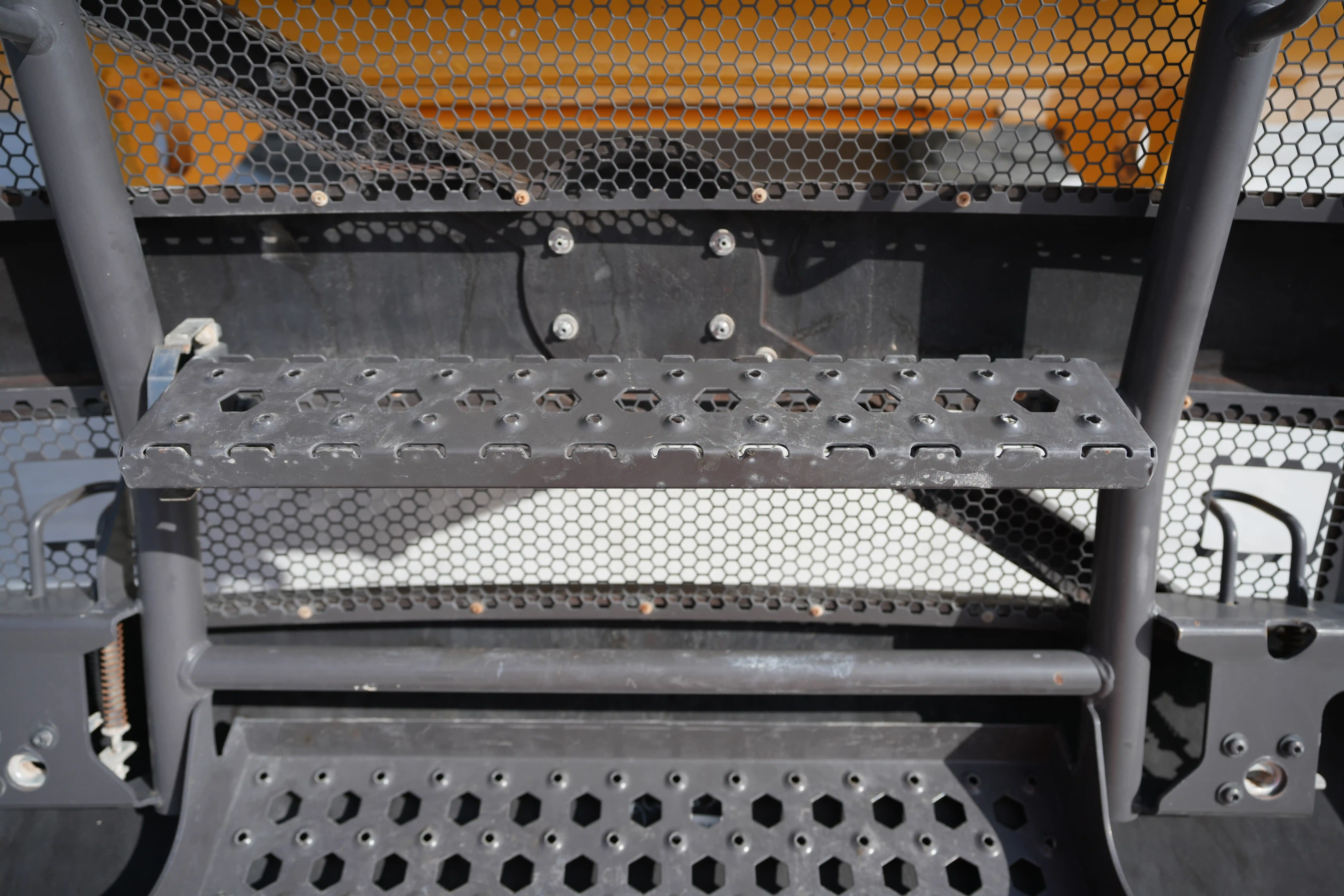 ADT-001-Volvo-A40G-articulated-dump-truck-inspection-structure-steps-ladders-2