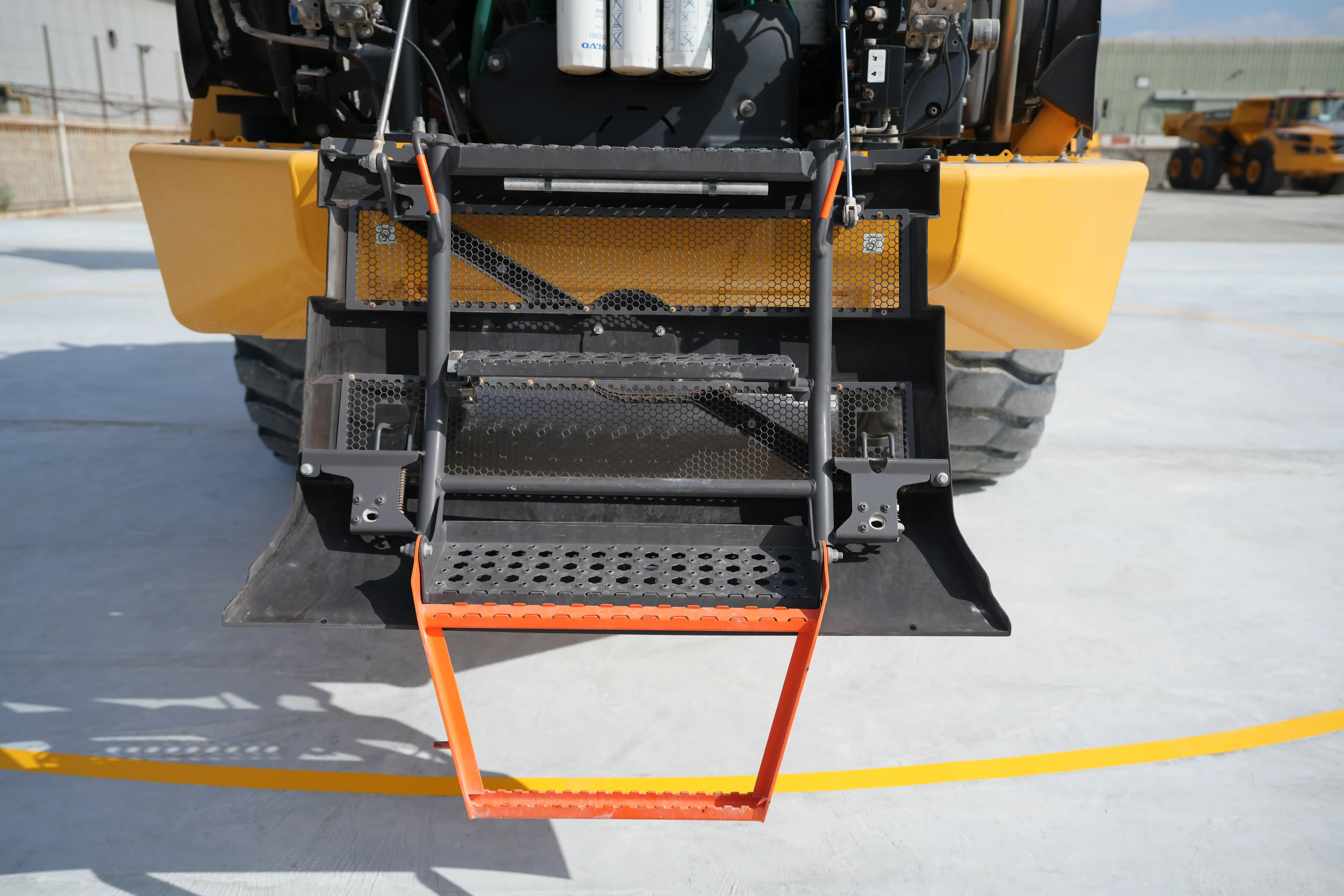 ADT-001-Volvo-A40G-articulated-dump-truck-inspection-structure-steps-ladders-3