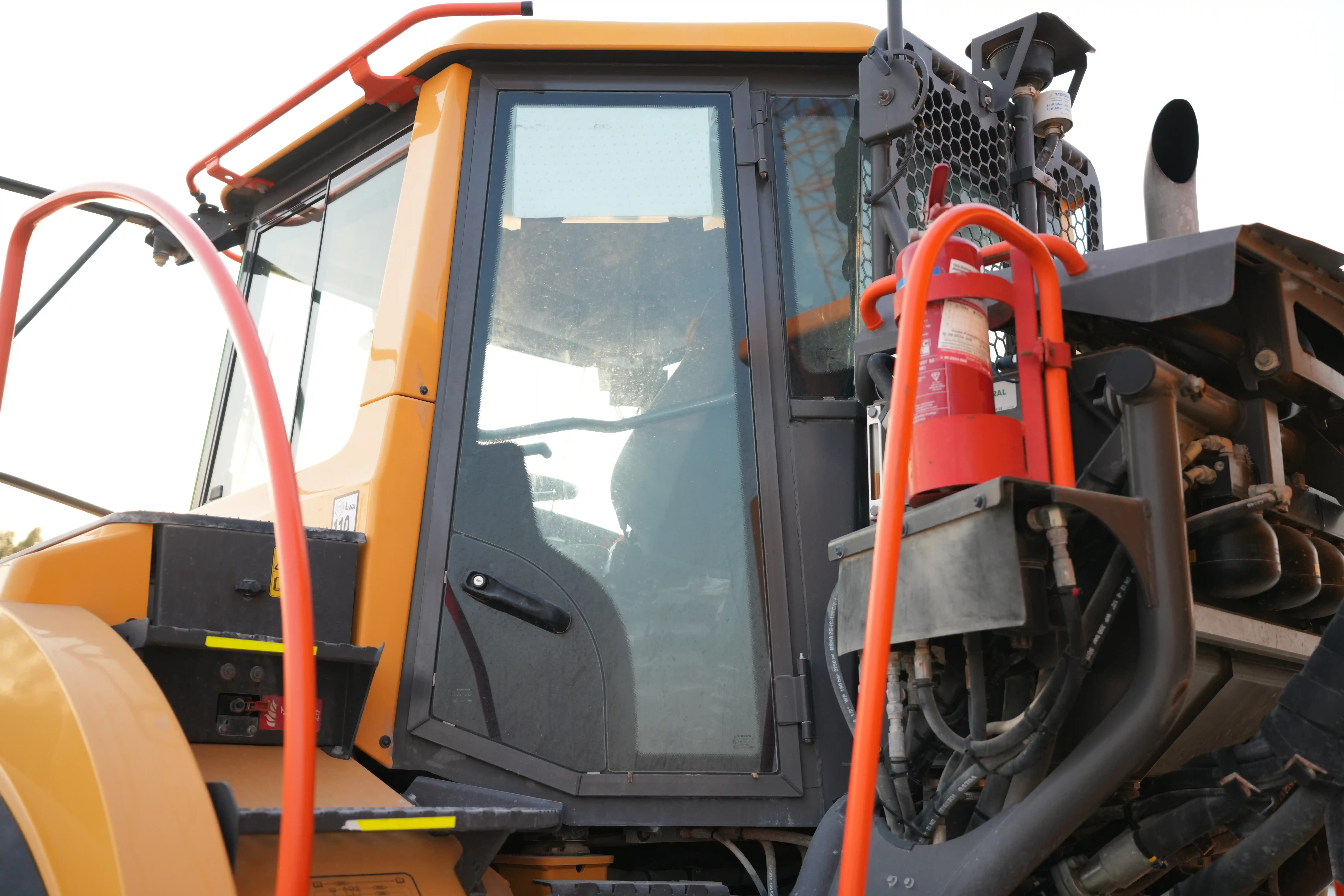 ADT-001-Volvo-A40G-articulated-dump-truck-inspection-structure-doors-4