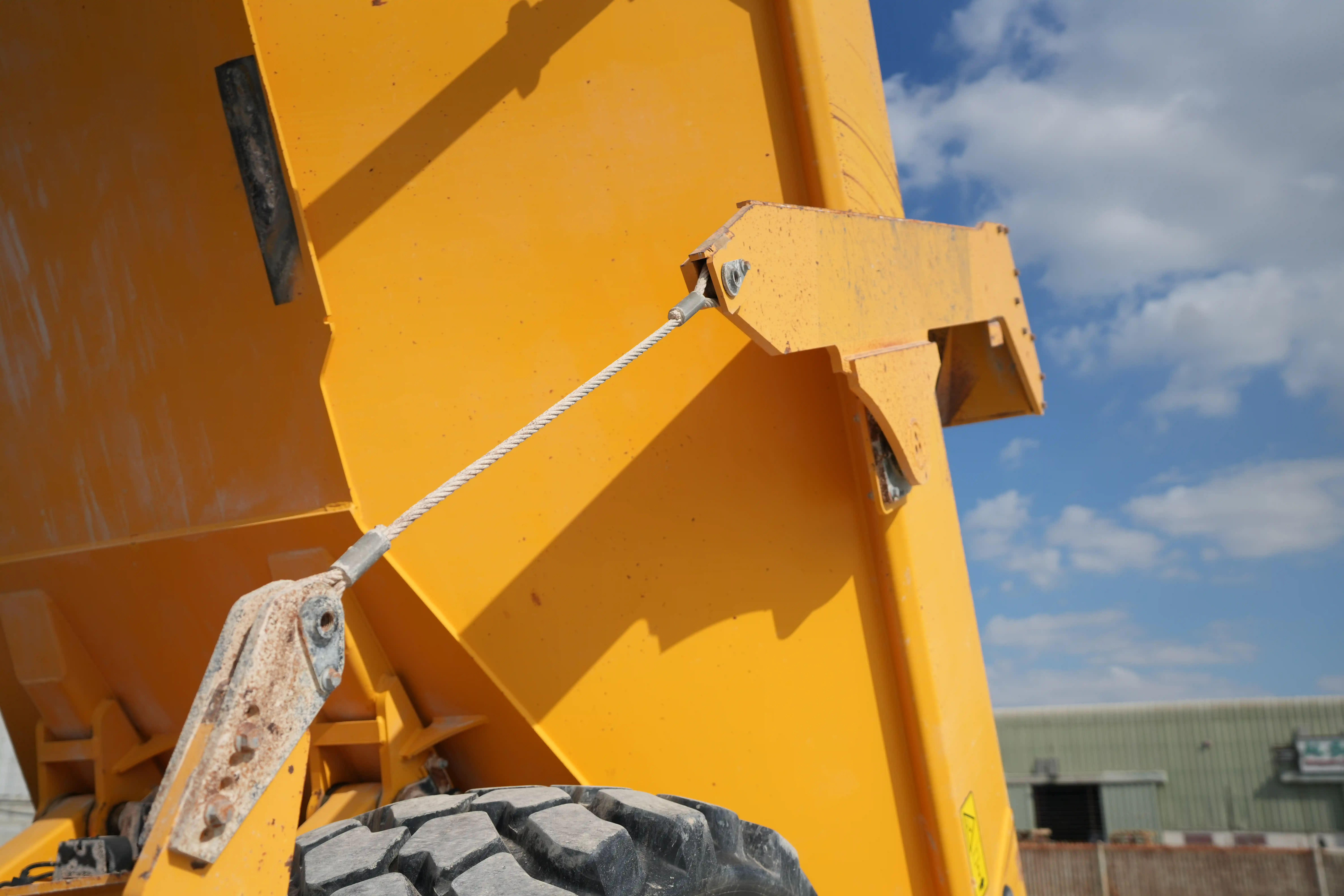 ADT-001-Volvo-A40G-articulated-dump-truck-inspection-structure-tailgate-1