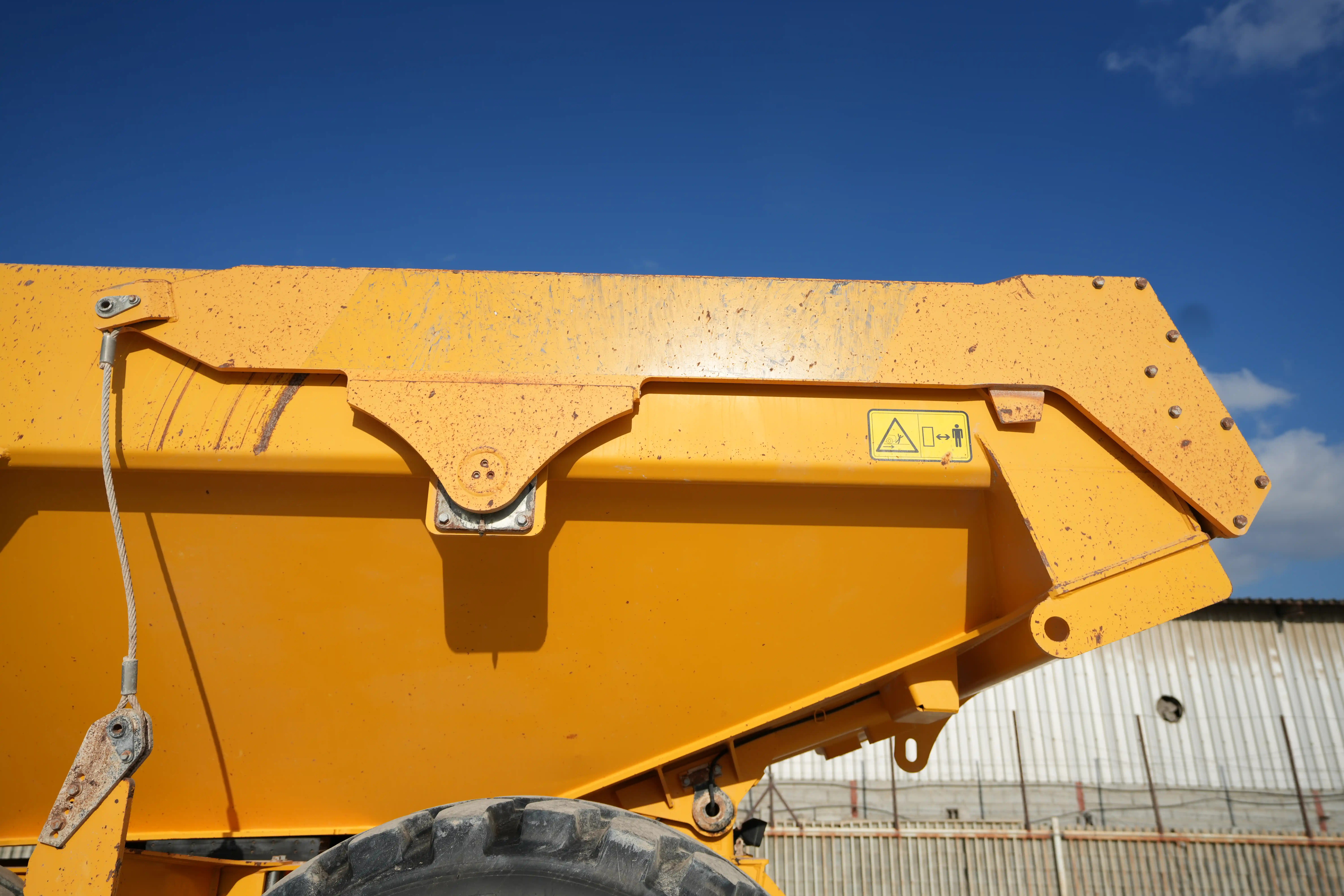 ADT-001-Volvo-A40G-articulated-dump-truck-inspection-structure-tailgate-3