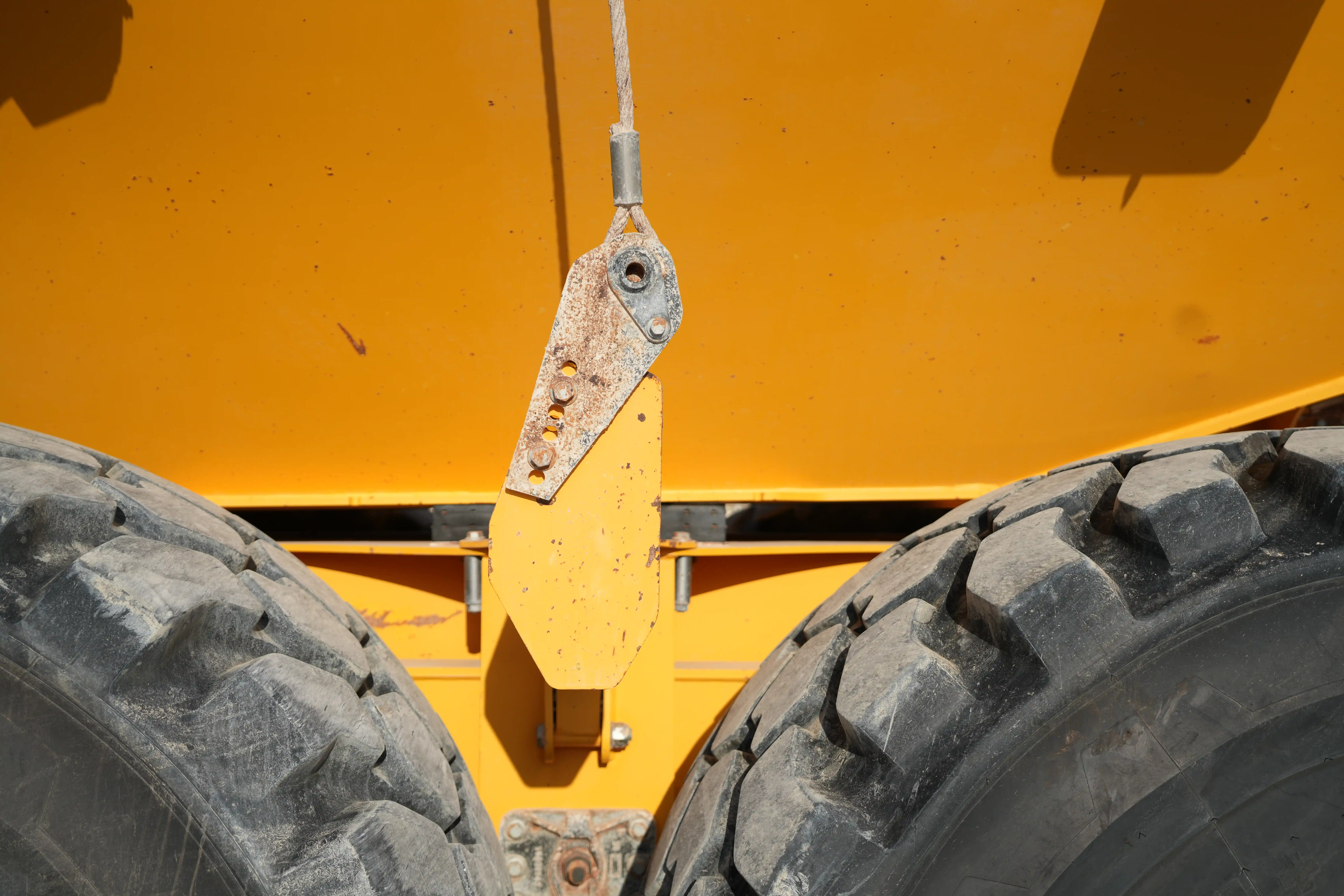ADT-001-Volvo-A40G-articulated-dump-truck-inspection-structure-tailgate-4