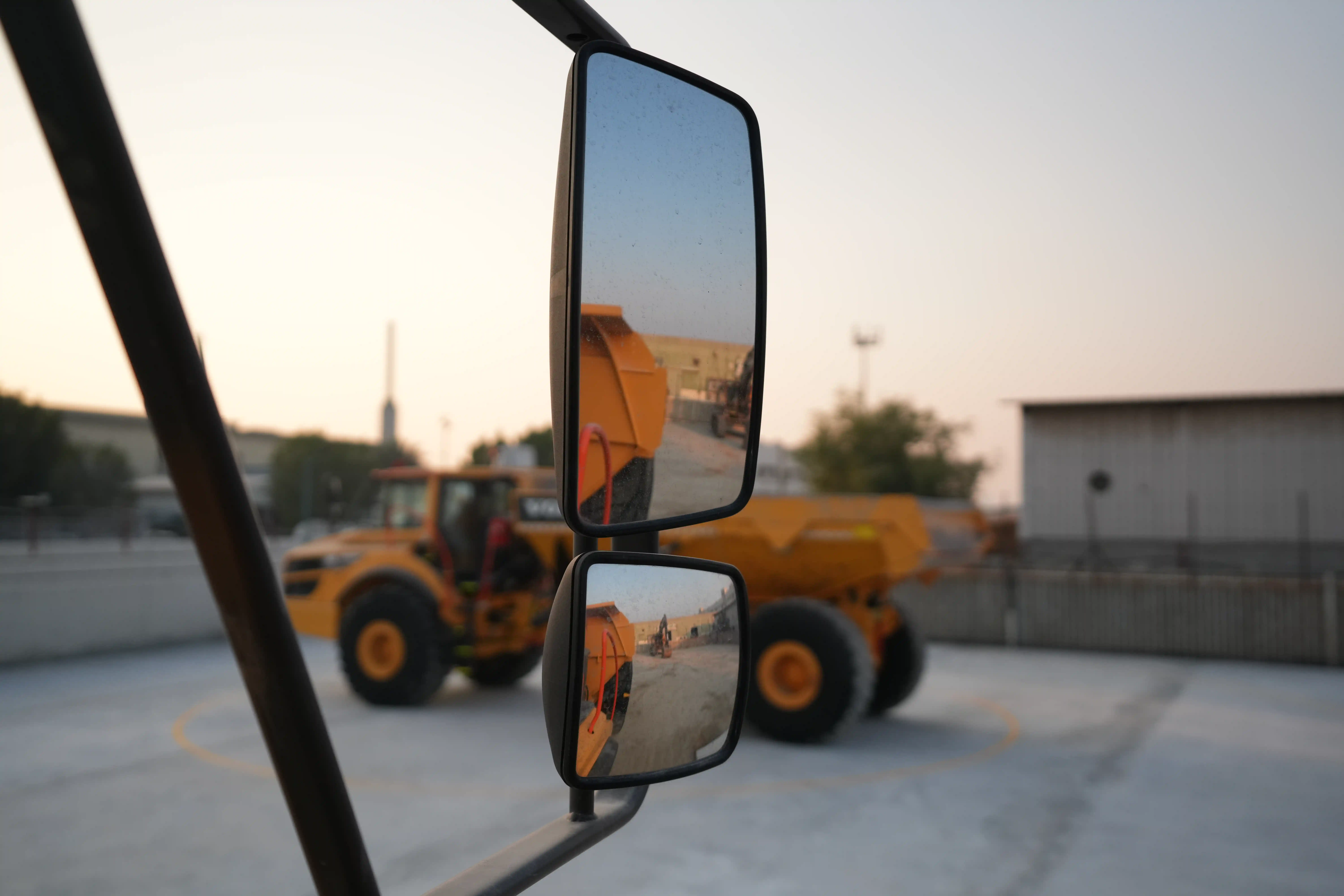 ADT-001-Volvo-A40G-articulated-dump-truck-inspection-cabin-mirrors-1