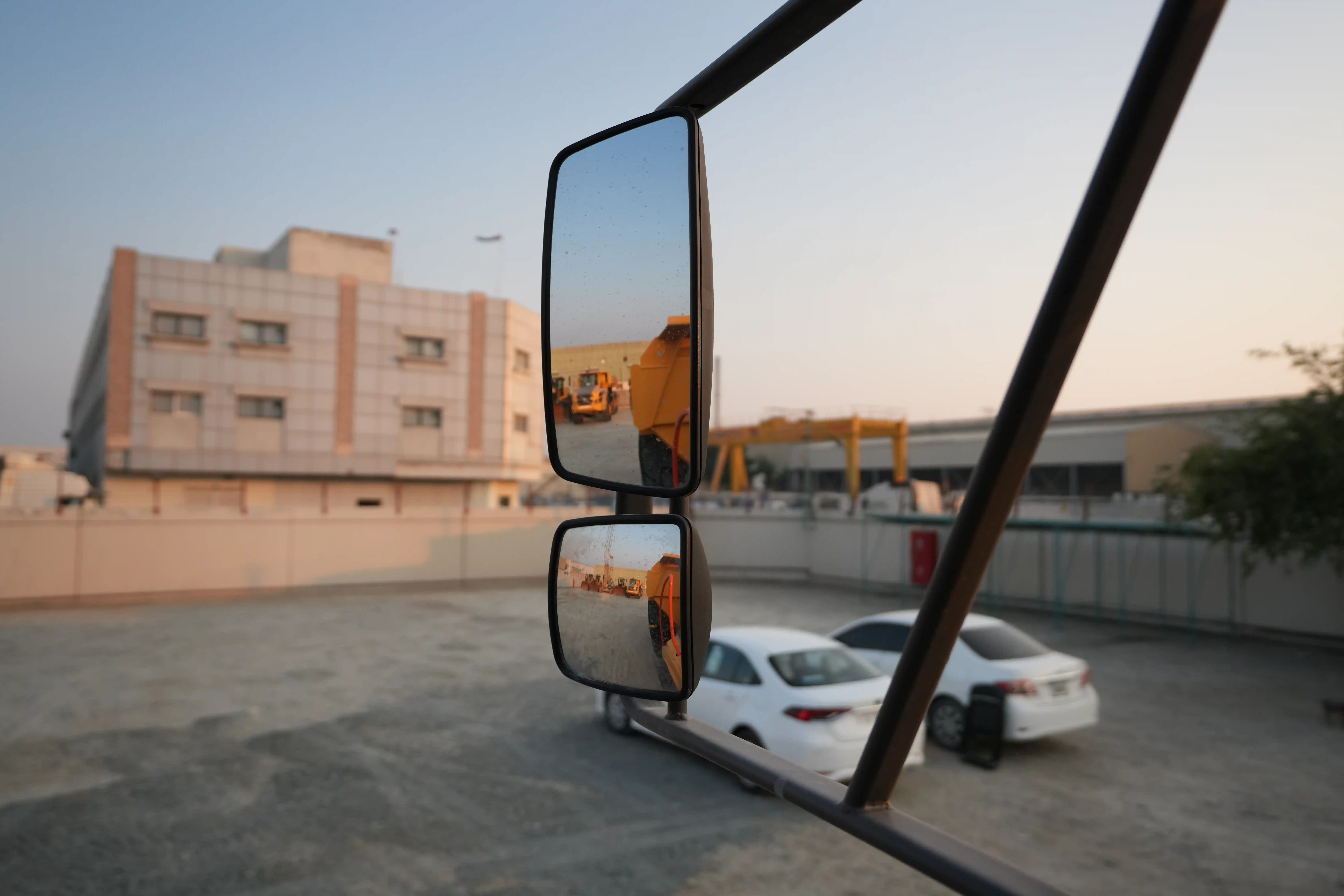 ADT-001-Volvo-A40G-articulated-dump-truck-inspection-cabin-mirrors-2