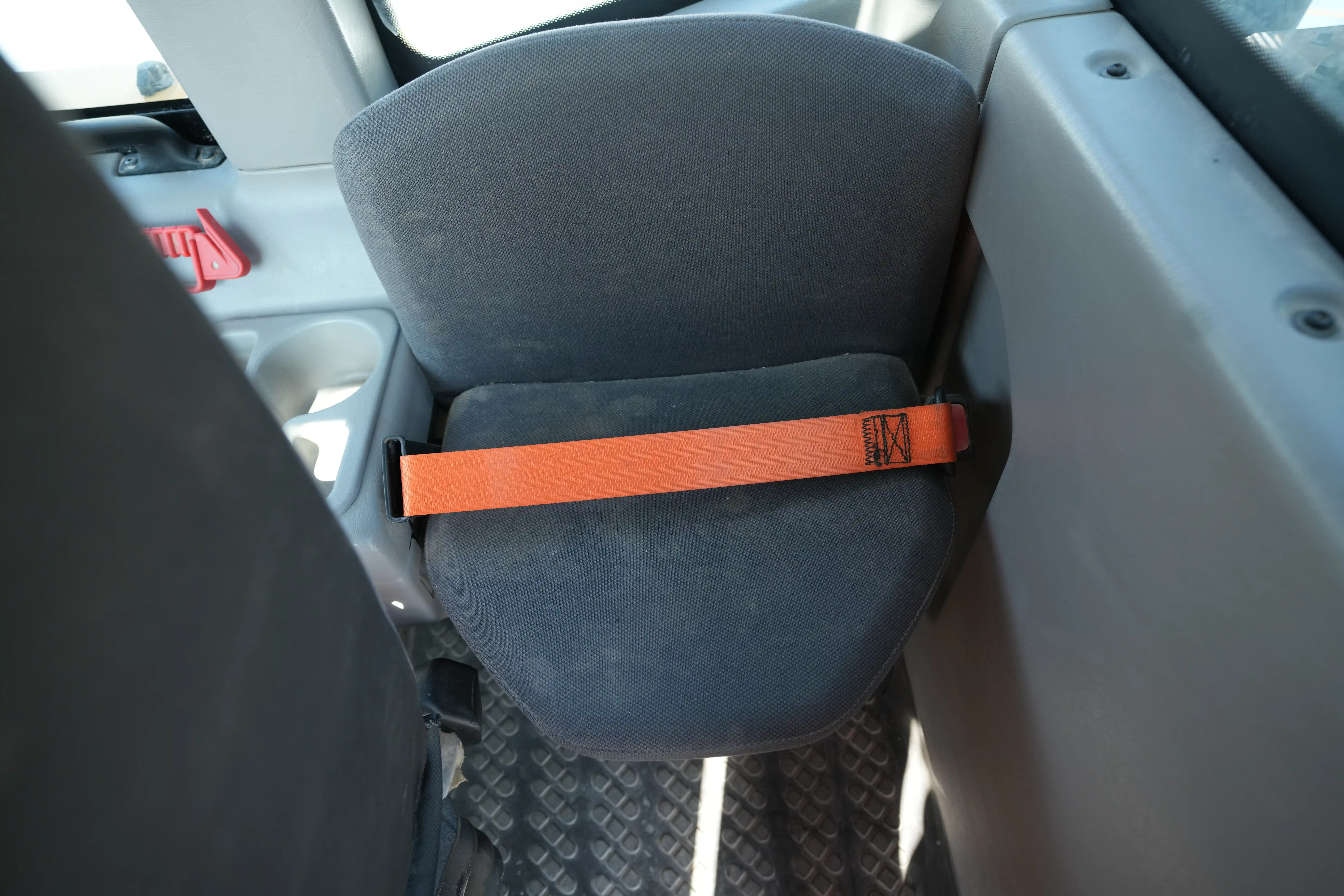 ADT-001-Volvo-A40G-articulated-dump-truck-inspection-cabin-seats-armrests-1