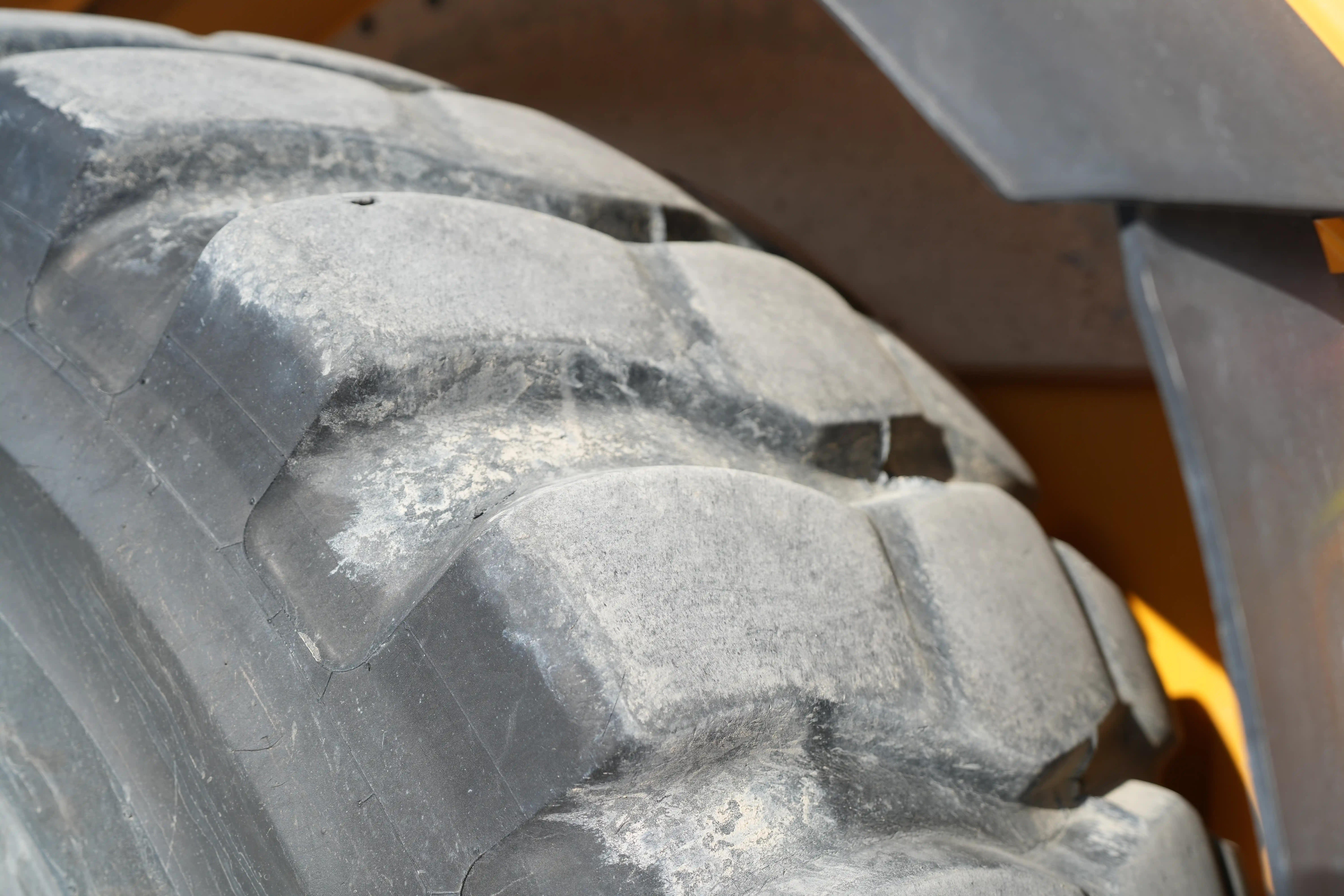 ADT-001-Volvo-A40G-articulated-dump-truck-inspection-chassis-left-front-tire-wheel-hub-condition-1