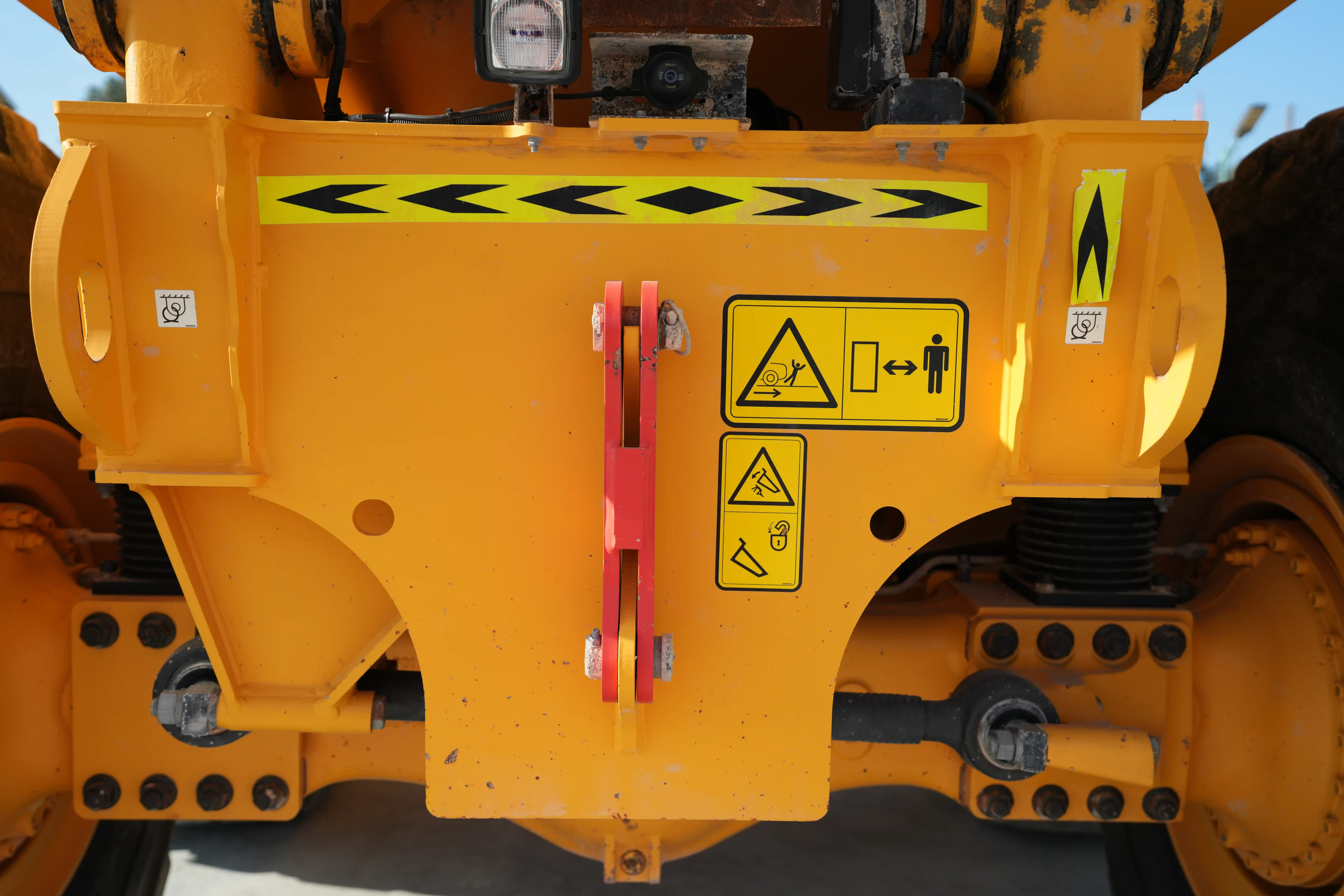 ADT-001-Volvo-A40G-articulated-dump-truck-inspection-chassis-frame-condition-1