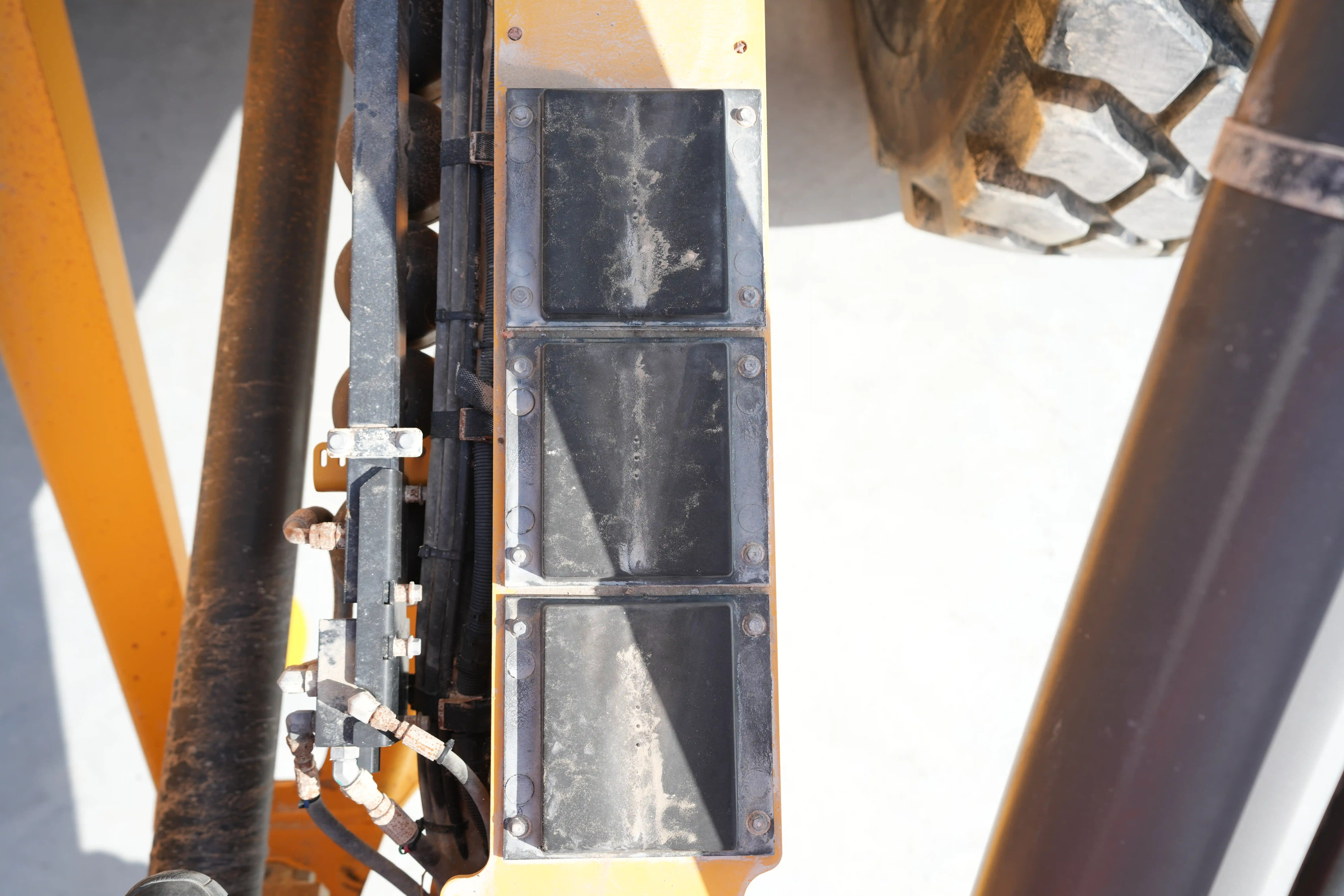 ADT-001-Volvo-A40G-articulated-dump-truck-inspection-chassis-frame-condition-5