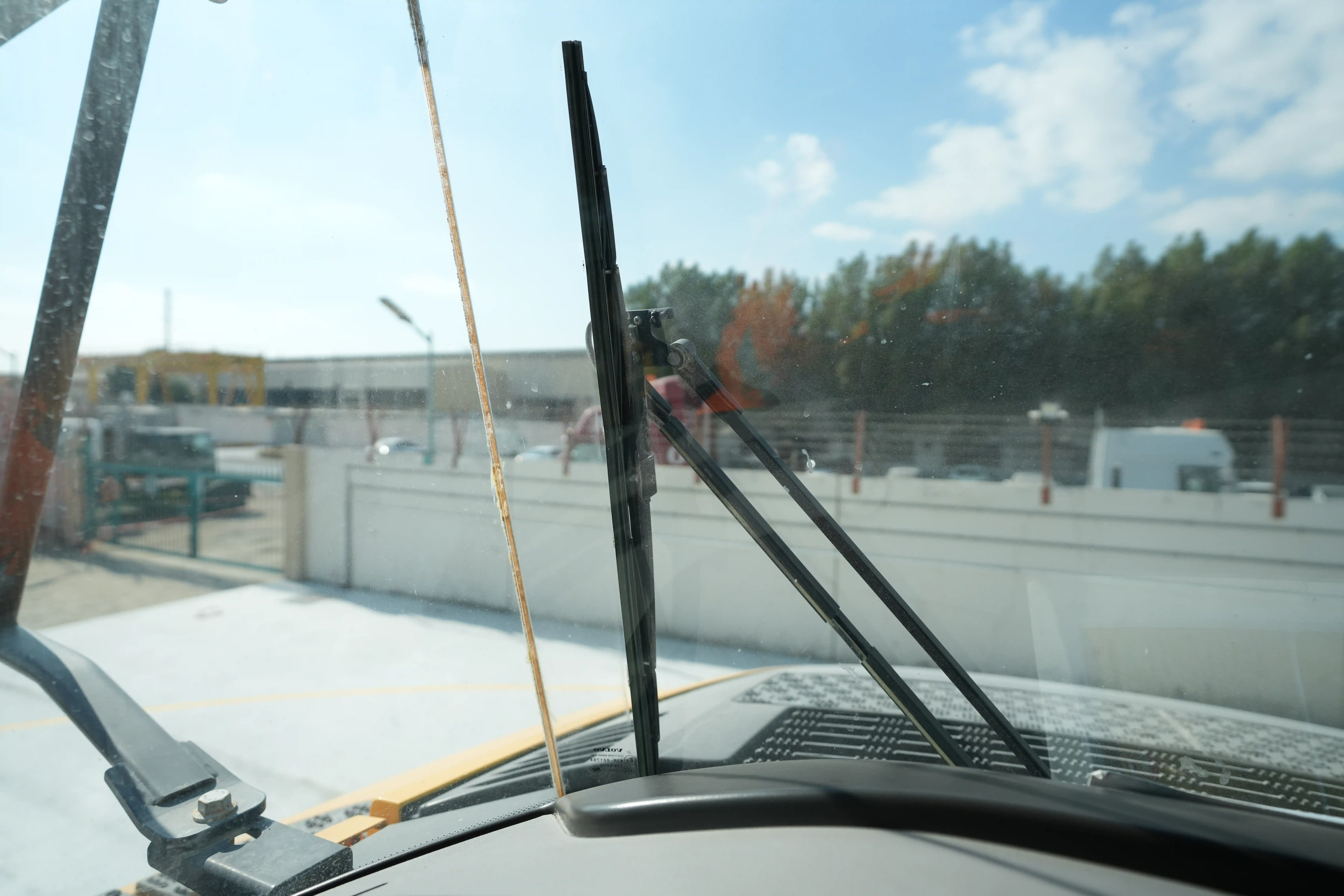 ADT-001-Volvo-A40G-articulated-dump-truck-inspection-electronic-wipers-2
