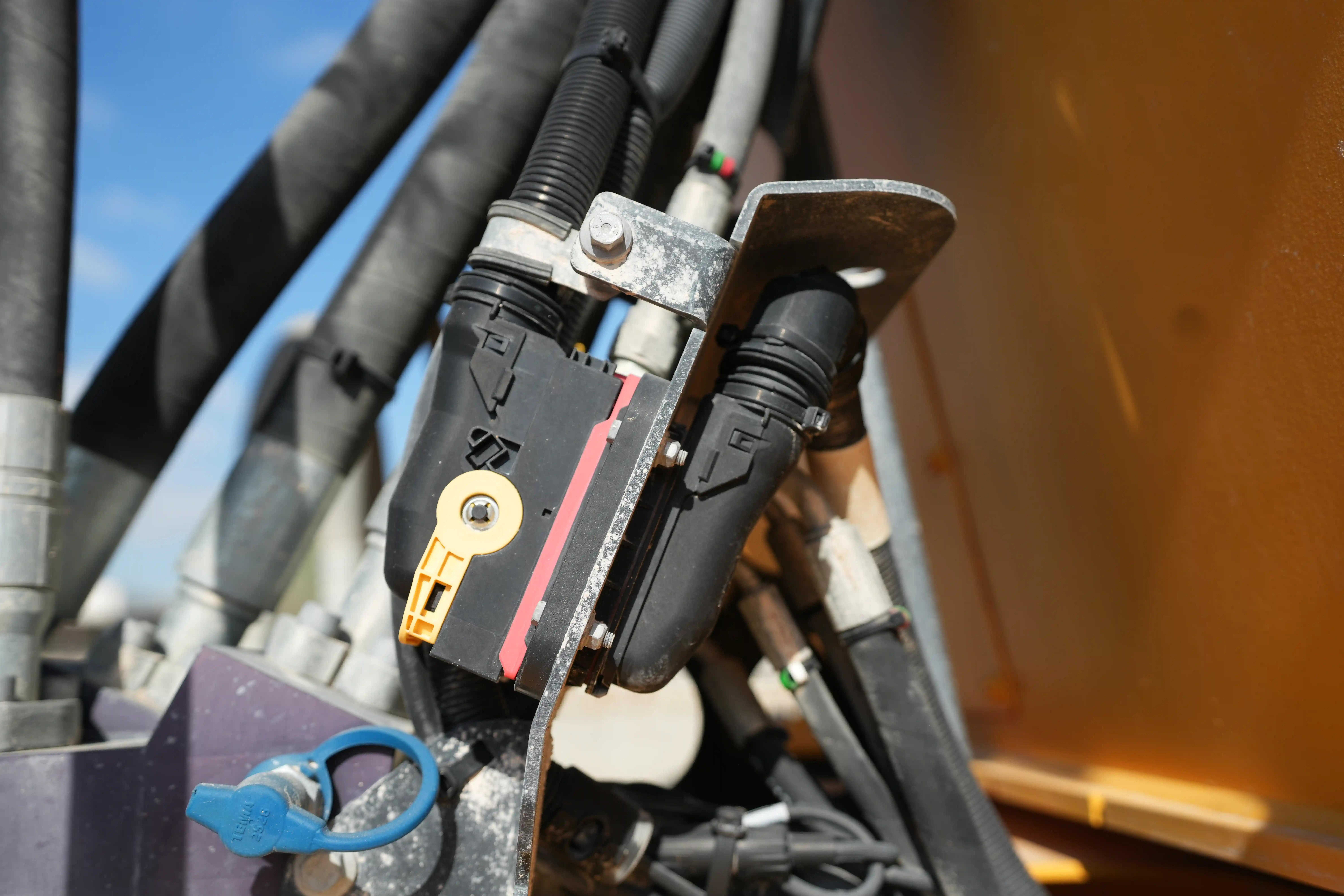 ADT-001-Volvo-A40G-articulated-dump-truck-inspection-electronic-main-harness-1