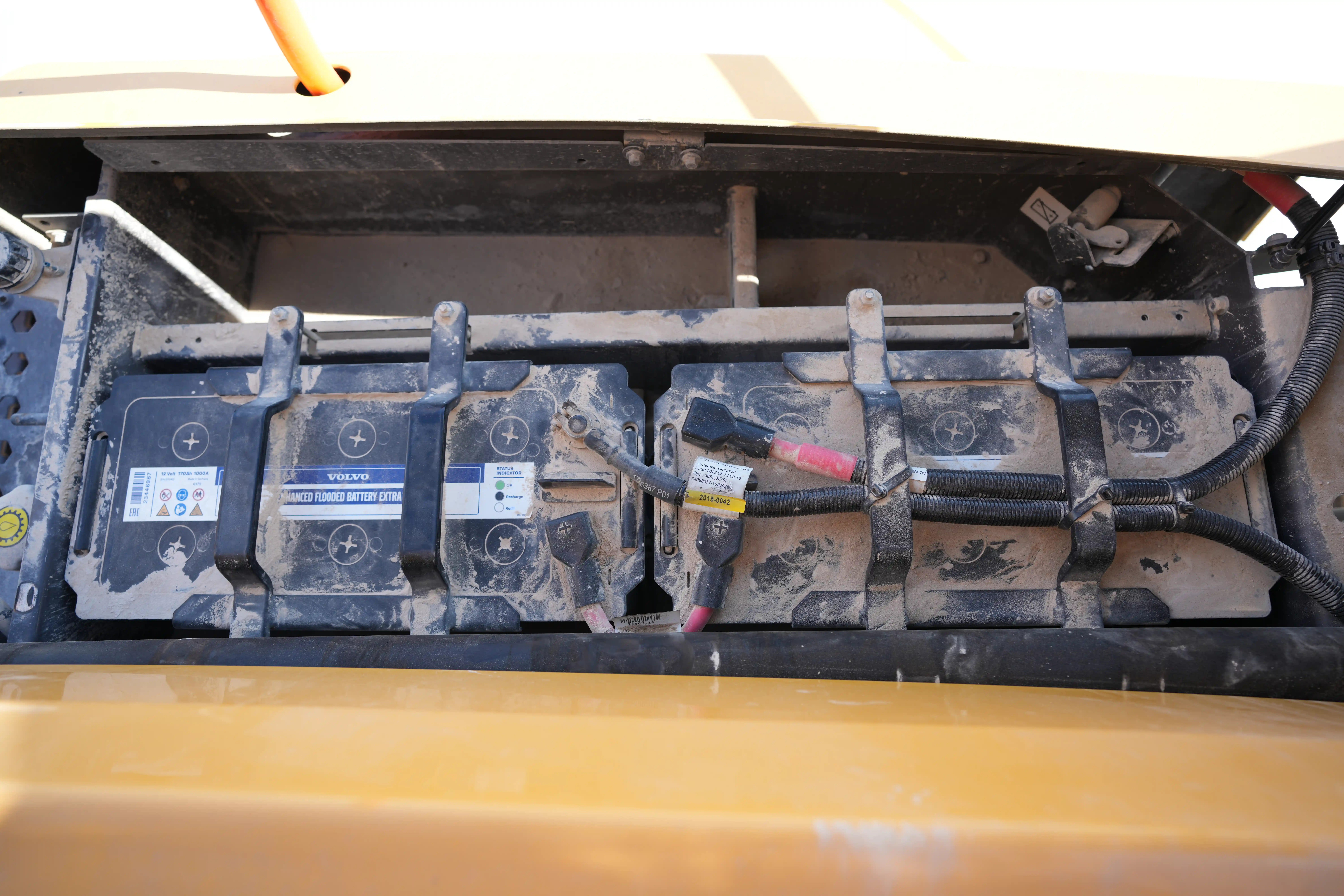 ADT-001-Volvo-A40G-articulated-dump-truck-inspection-electronic-battery-2