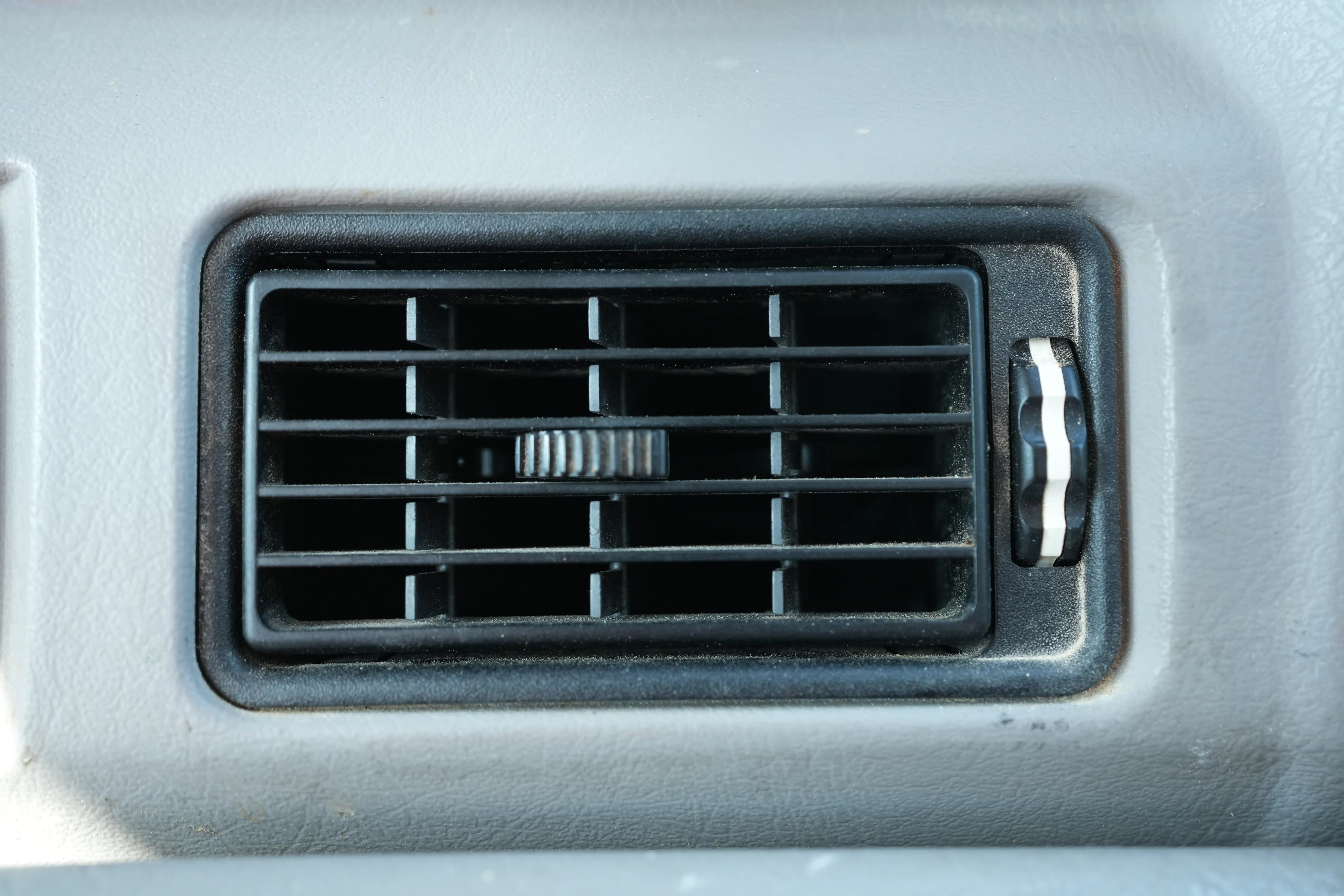 ADT-001-Volvo-A40G-articulated-dump-truck-inspection-air-conditioning-vents-and-air-flow-2