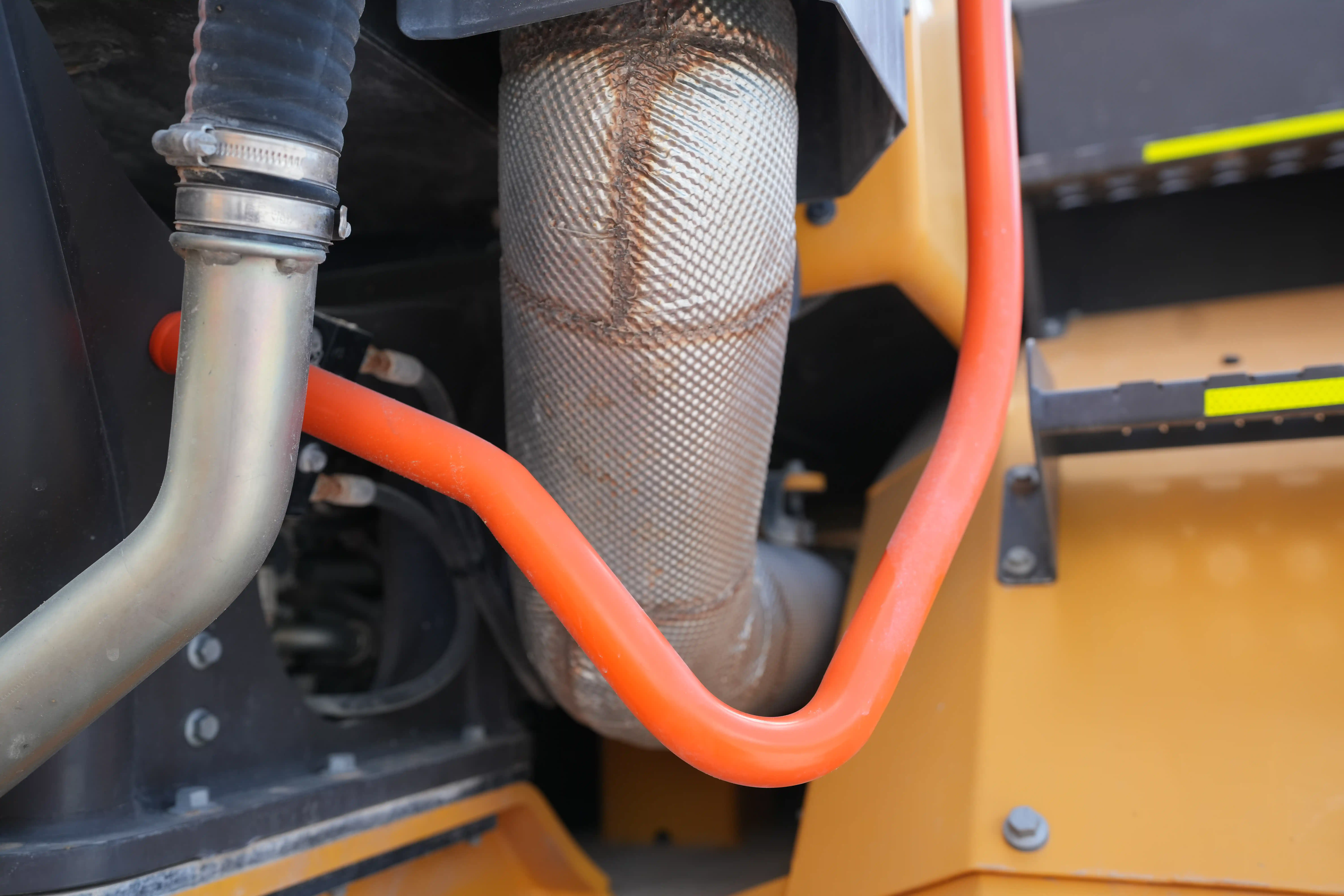 ADT-001-Volvo-A40G-articulated-dump-truck-inspection-engine-exhaust-system-1