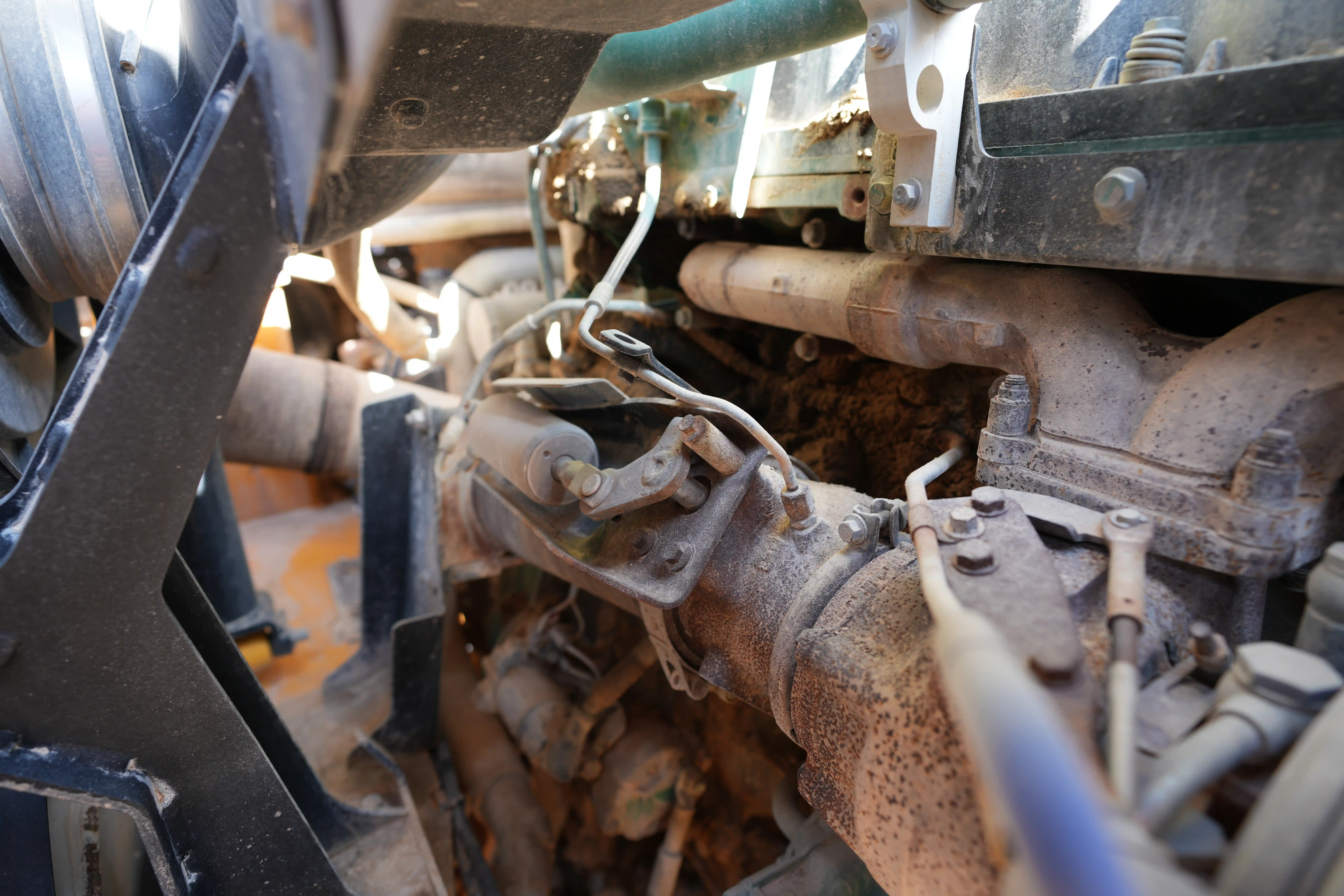 ADT-001-Volvo-A40G-articulated-dump-truck-inspection-engine-exhaust-system-3