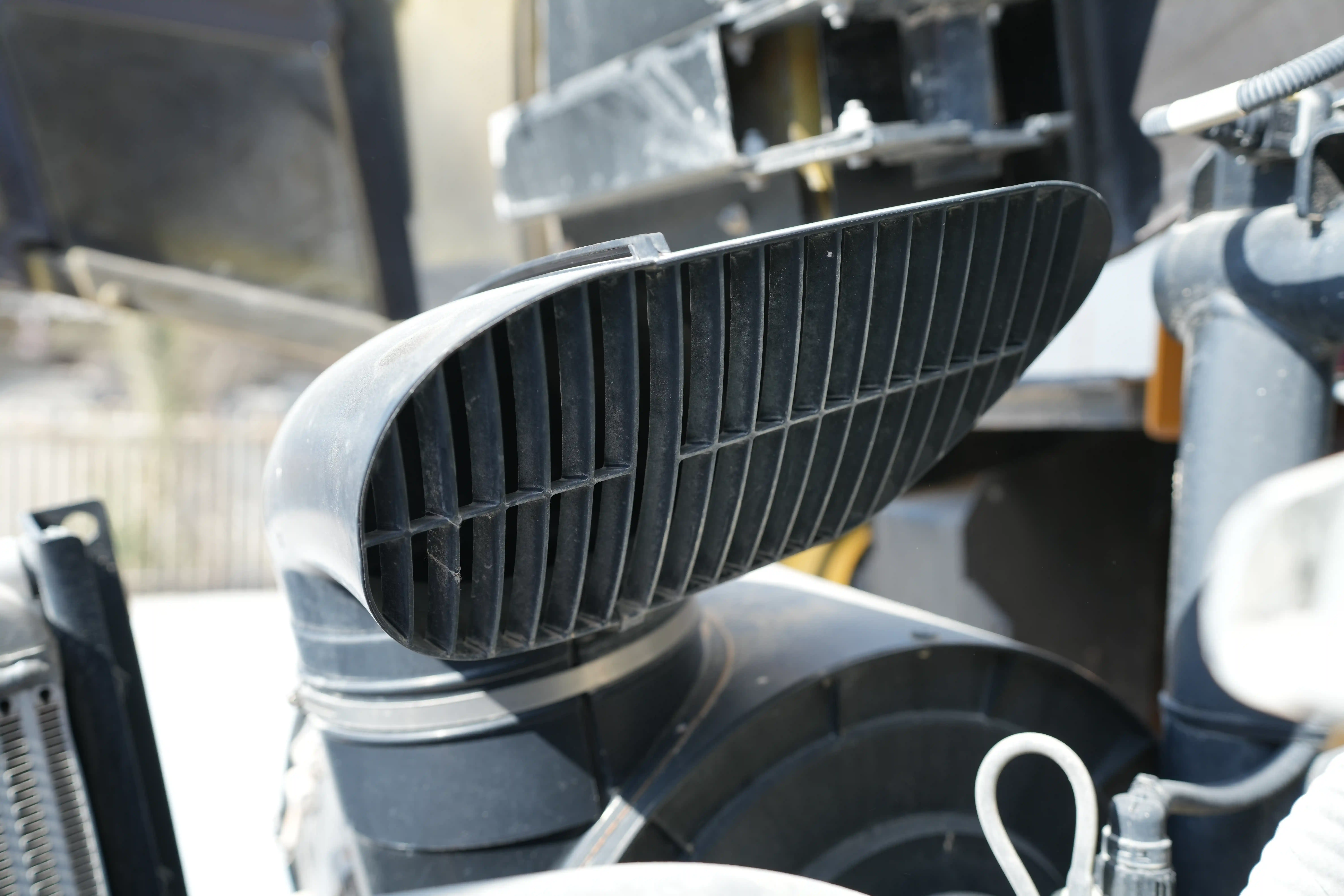 ADT-001-Volvo-A40G-articulated-dump-truck-inspection-engine-air-intake-system-1