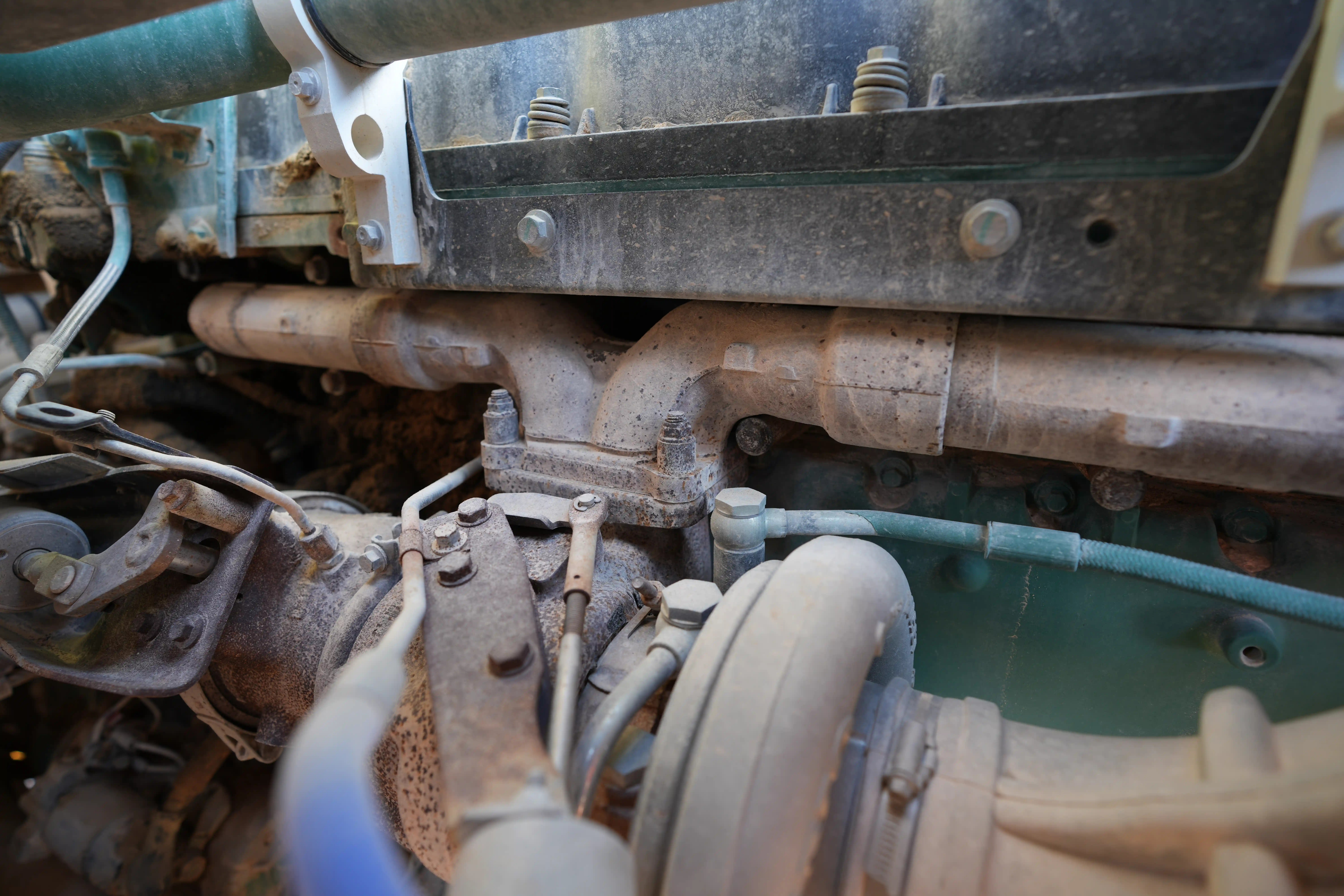 ADT-001-Volvo-A40G-articulated-dump-truck-inspection-engine-turbo-2
