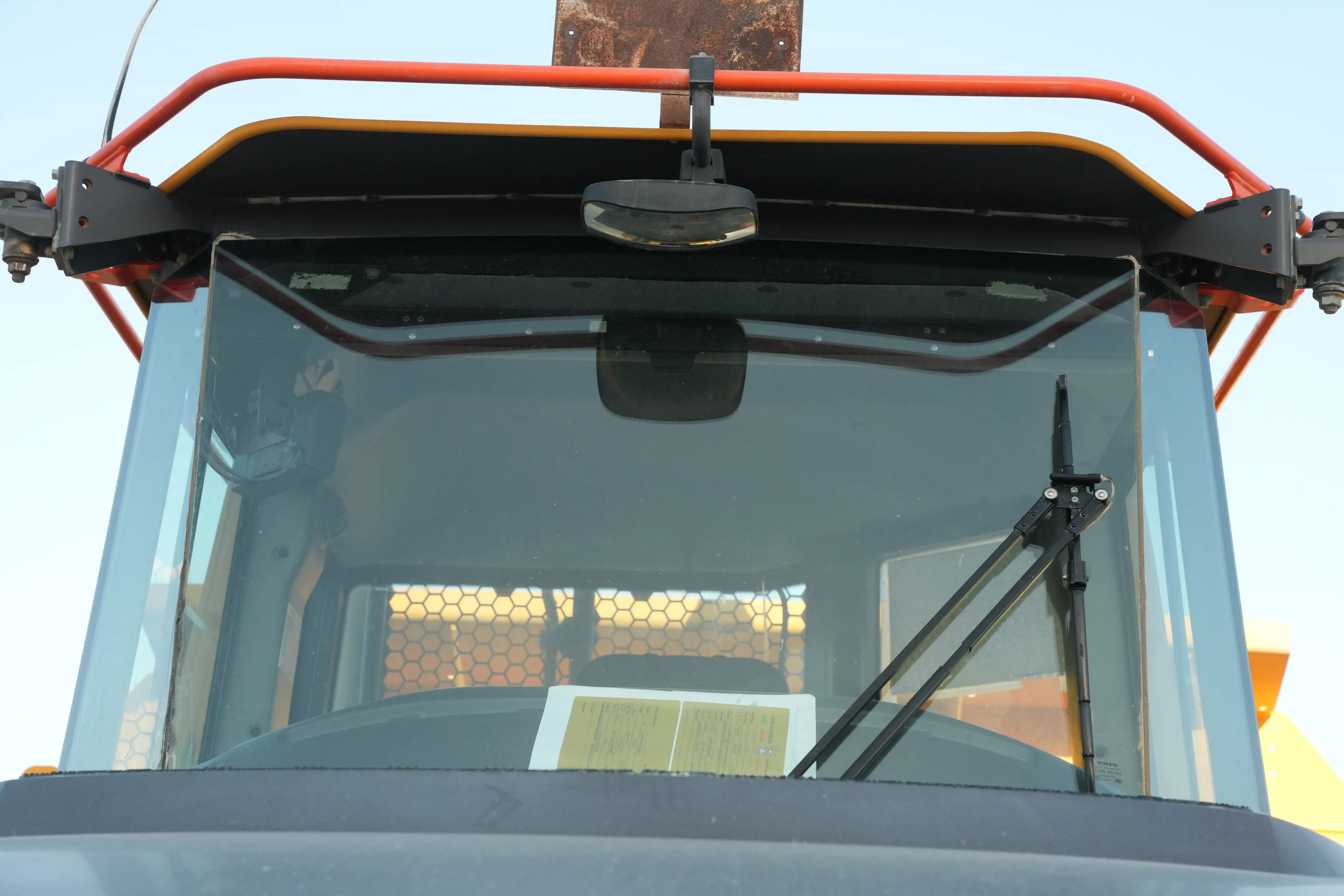ADT-001-Volvo-A40G-articulated-dump-truck-inspection-safety-glass-1