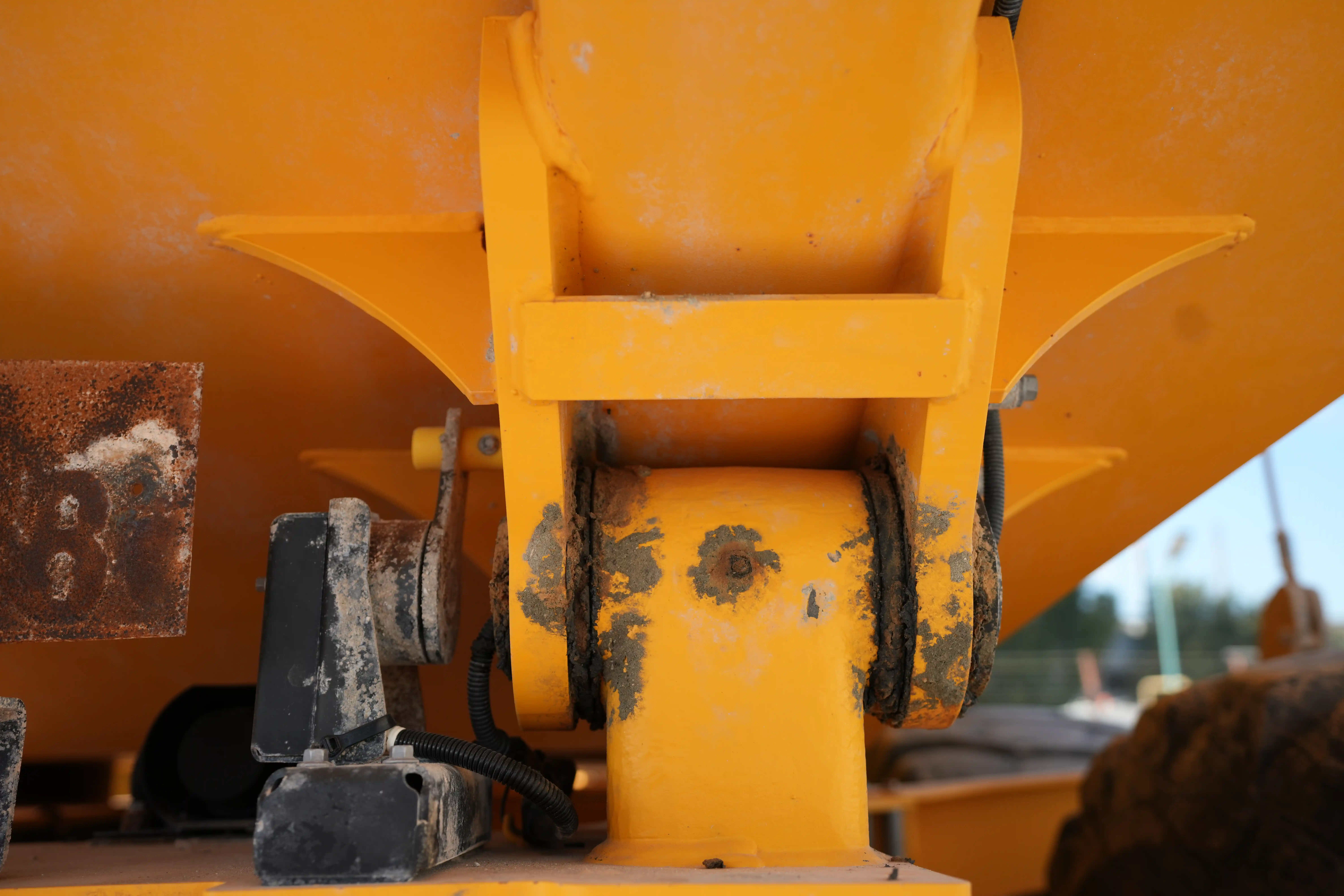 ADT-001-Volvo-A40G-articulated-dump-truck-inspection-safety-dump-box-level-sensor-2