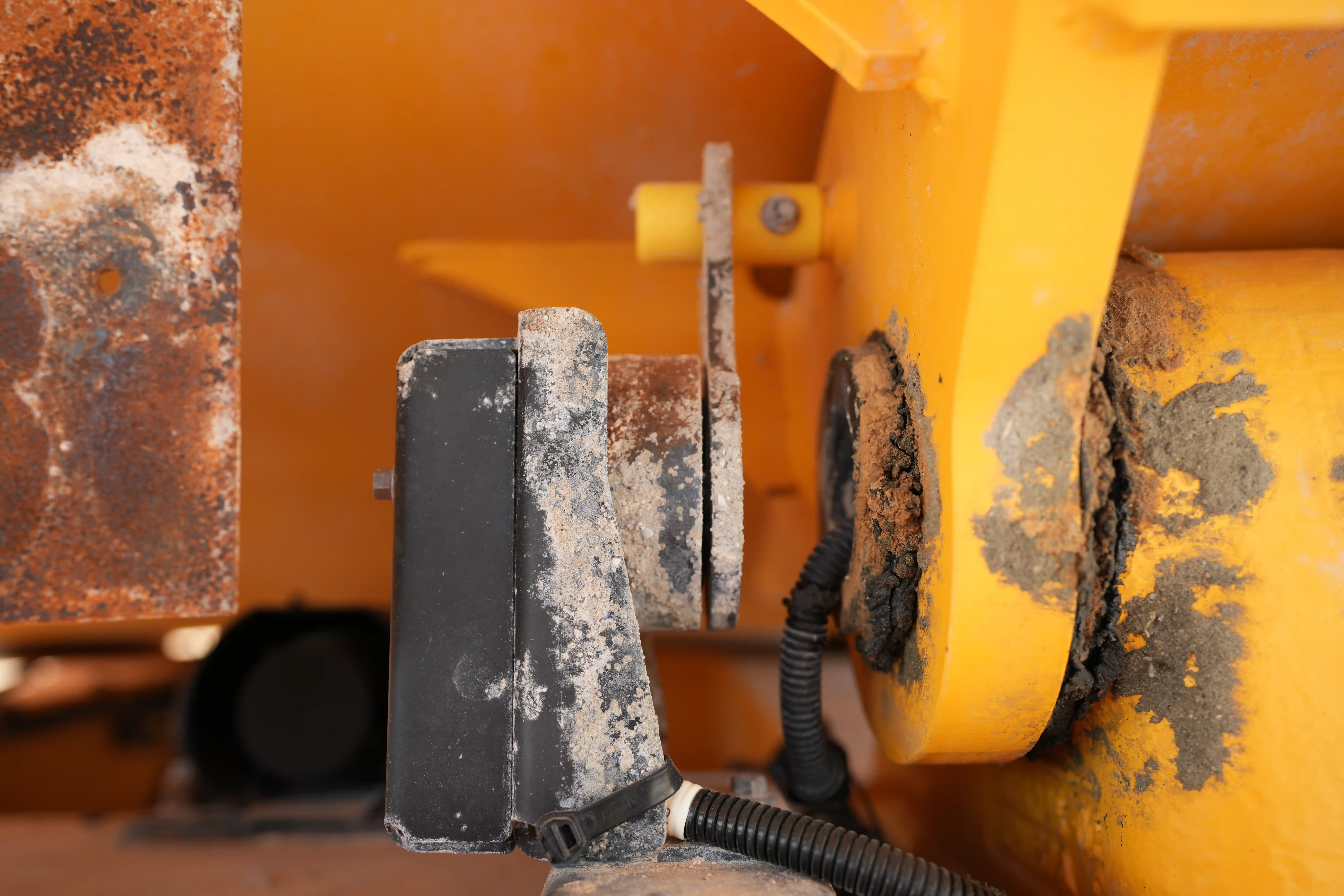 ADT-001-Volvo-A40G-articulated-dump-truck-inspection-safety-dump-box-level-sensor-3