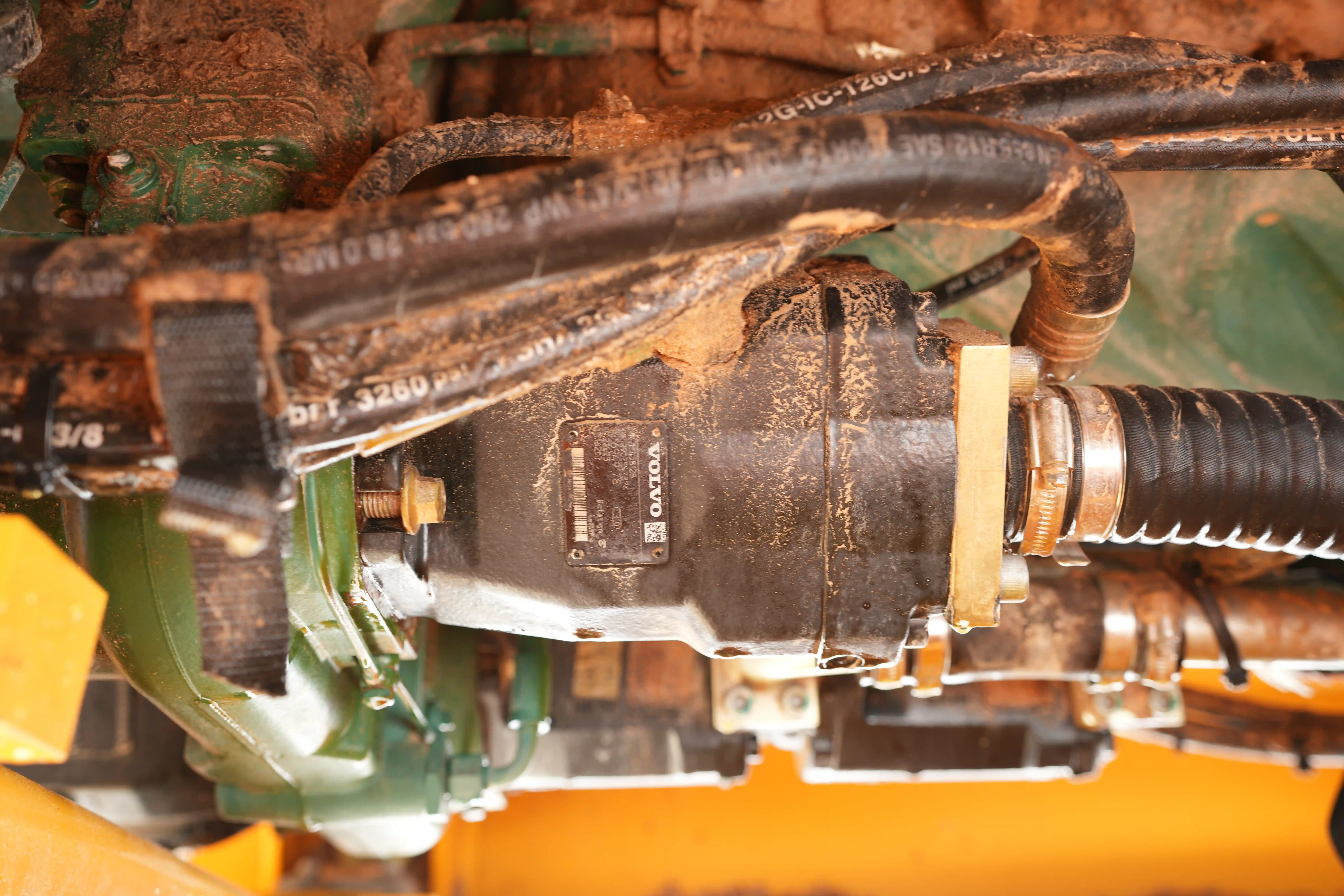 ADT-001-Volvo-A40G-articulated-dump-truck-inspection-hydraulics-hydraulic-pump-3
