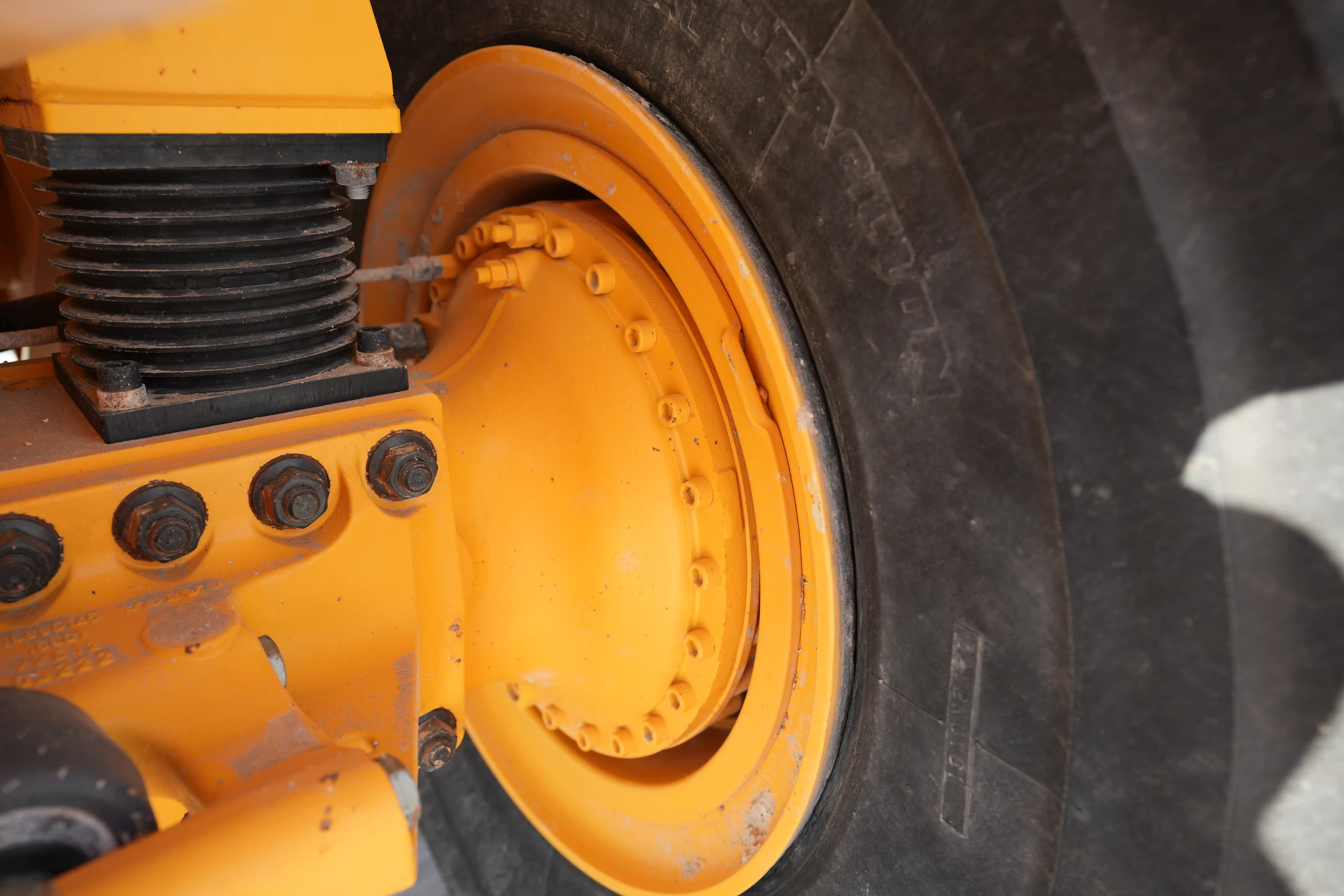 ADT-001-Volvo-A40G-articulated-dump-truck-inspection-chassis-bogie-rubber-springs-1