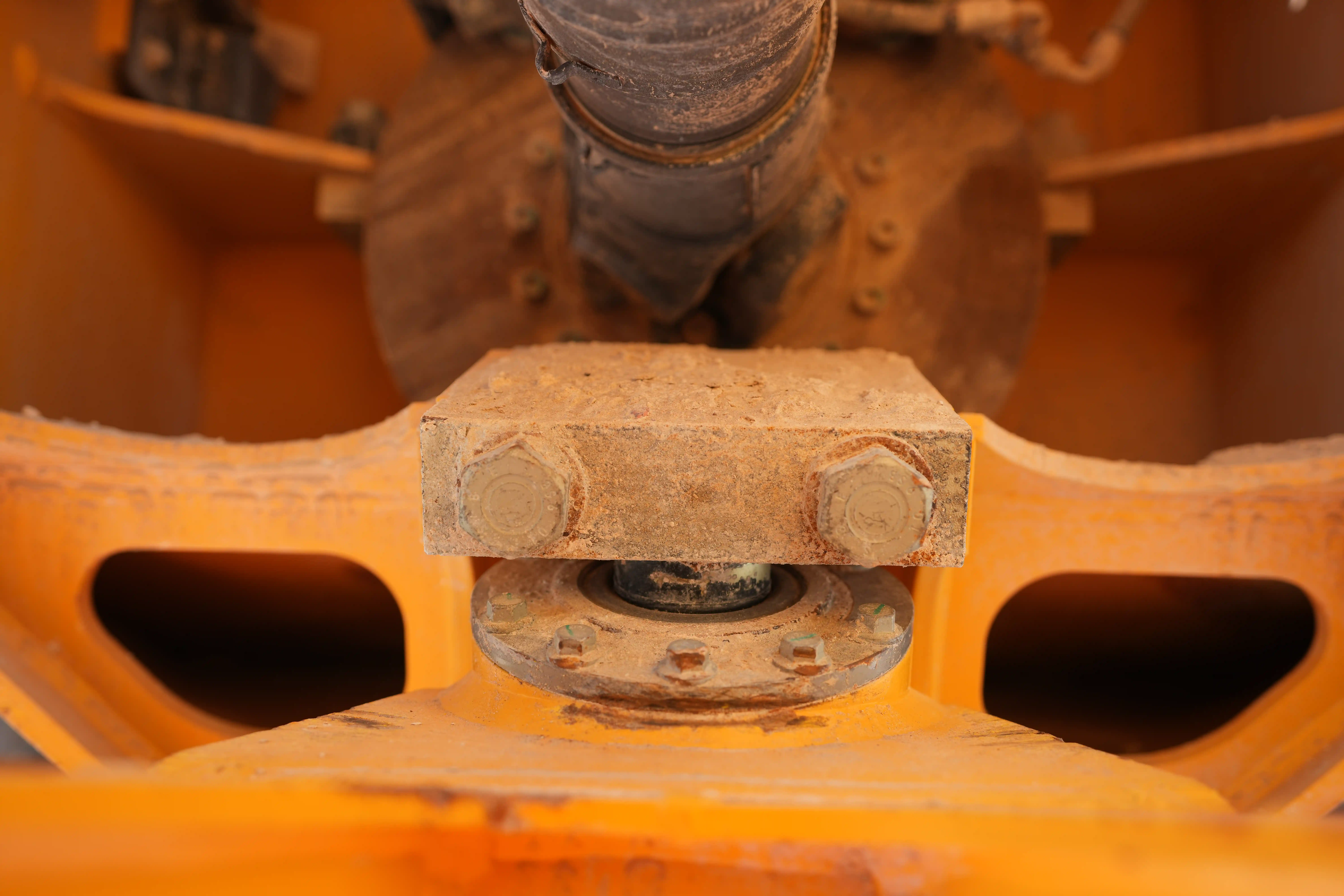 ADT-001-Volvo-A40G-articulated-dump-truck-inspection-chassis-A-frame-1