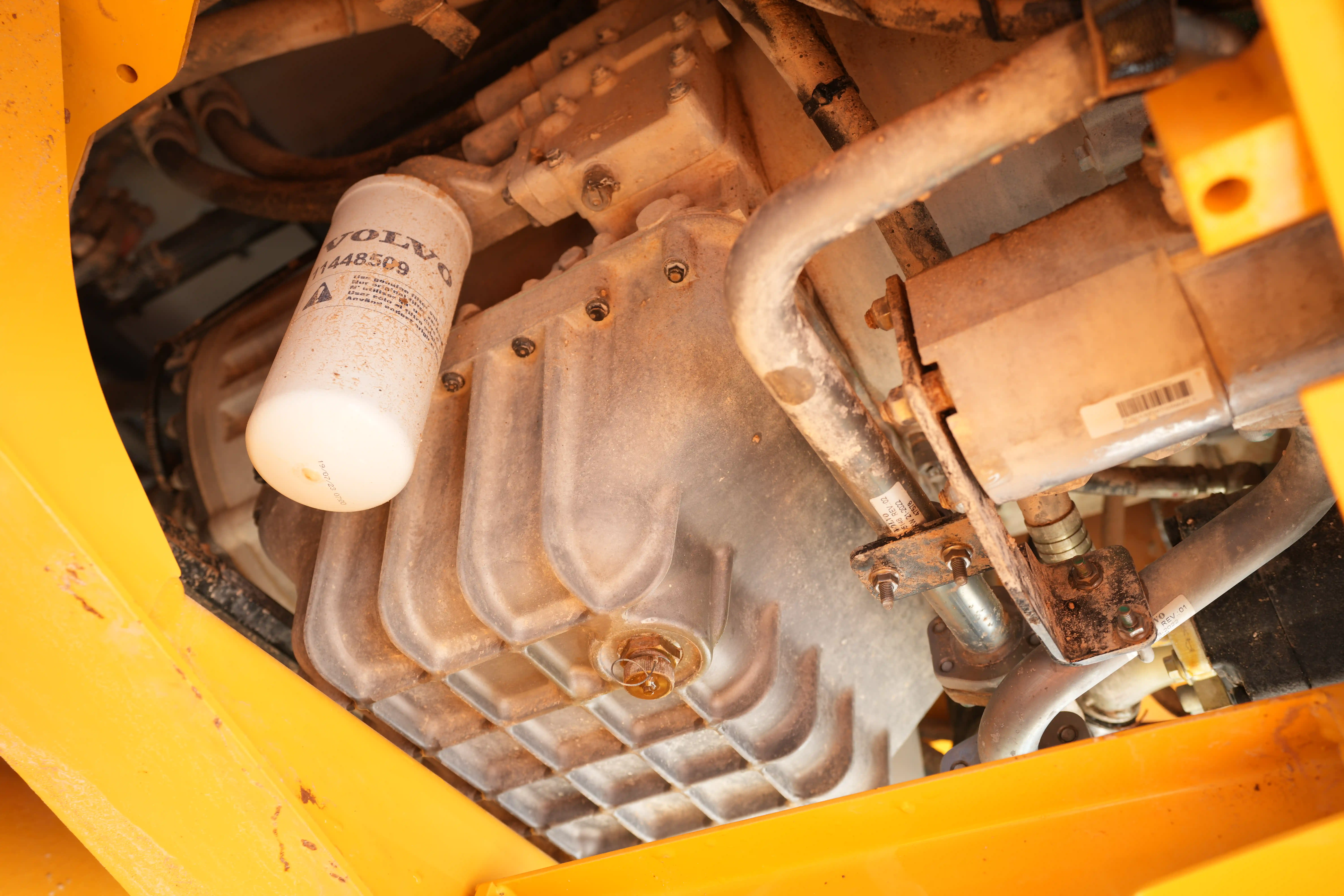 ADT-001-Volvo-A40G-articulated-dump-truck-inspection-drive-system-transmission-case-2