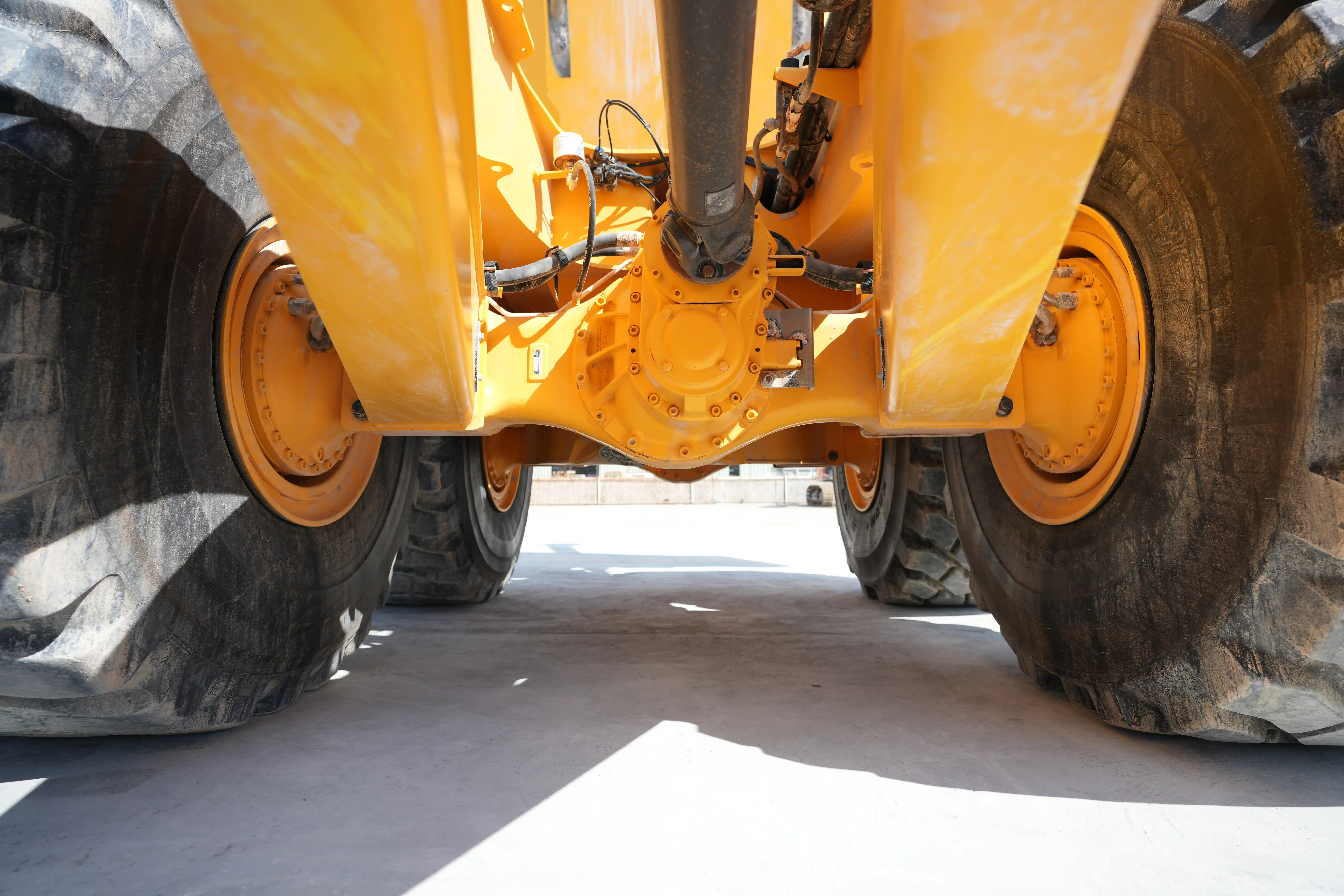 ADT-001-Volvo-A40G-articulated-dump-truck-inspection-drive-system-axle-housing-3