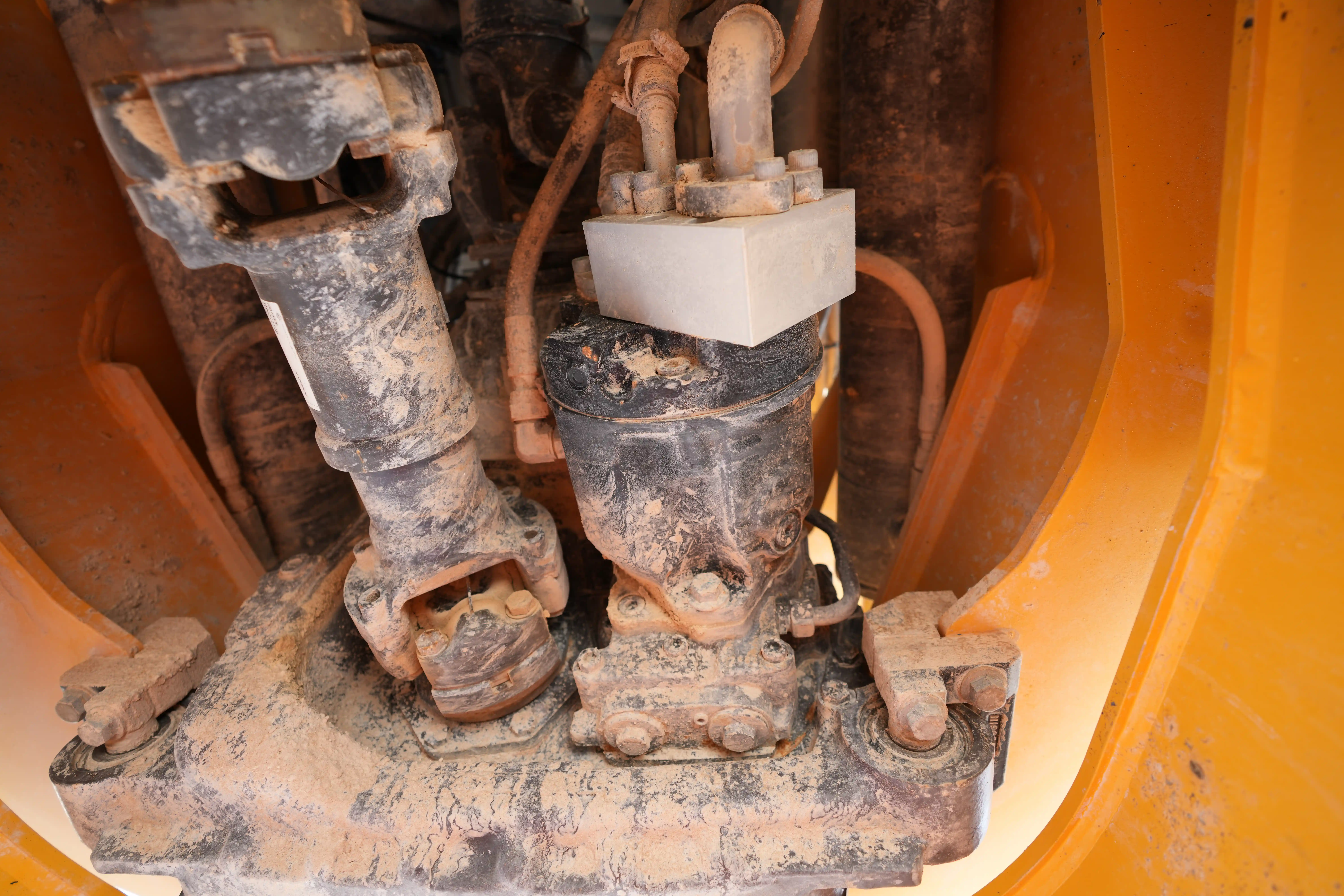 ADT-001-Volvo-A40G-articulated-dump-truck-inspection-chassis-inline-drop-box-2