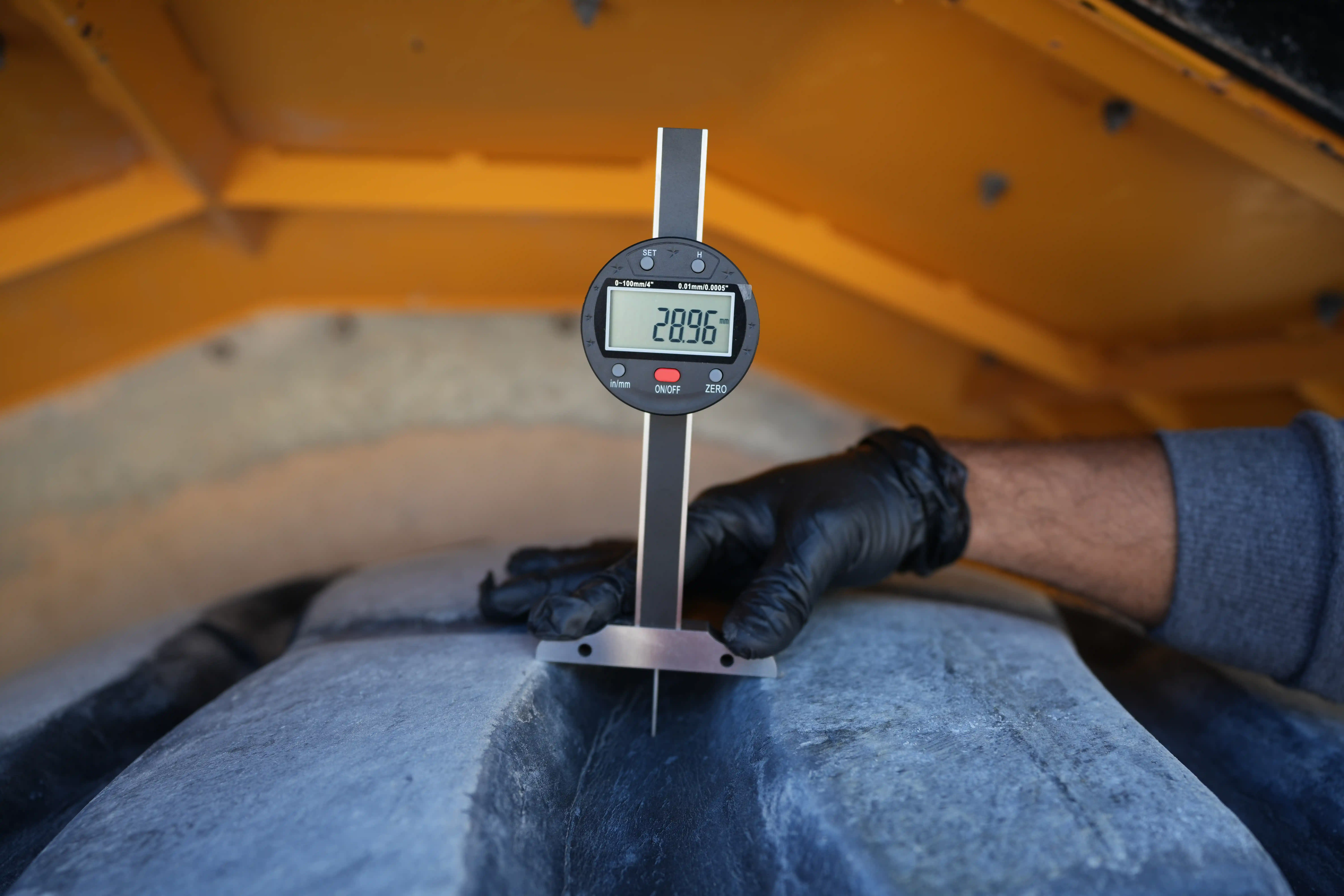 ADT-001-Volv-A40G-Articulated-Dump-Truck-inspection-chassis-right-front-tire-tread-depth