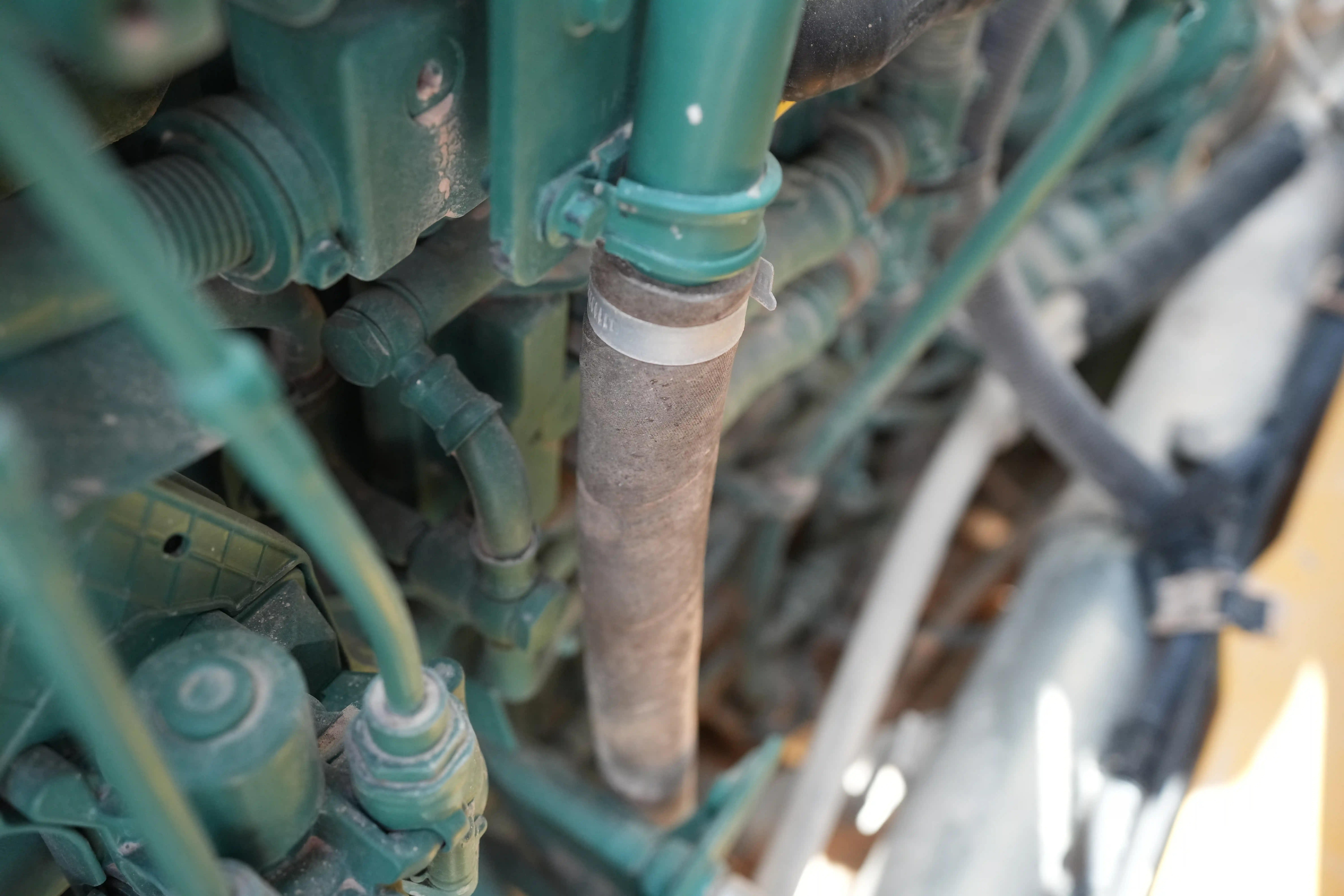 ADT-001-Volvo-A40G-articulated-dump-truck-inspection-engine-hoses-2