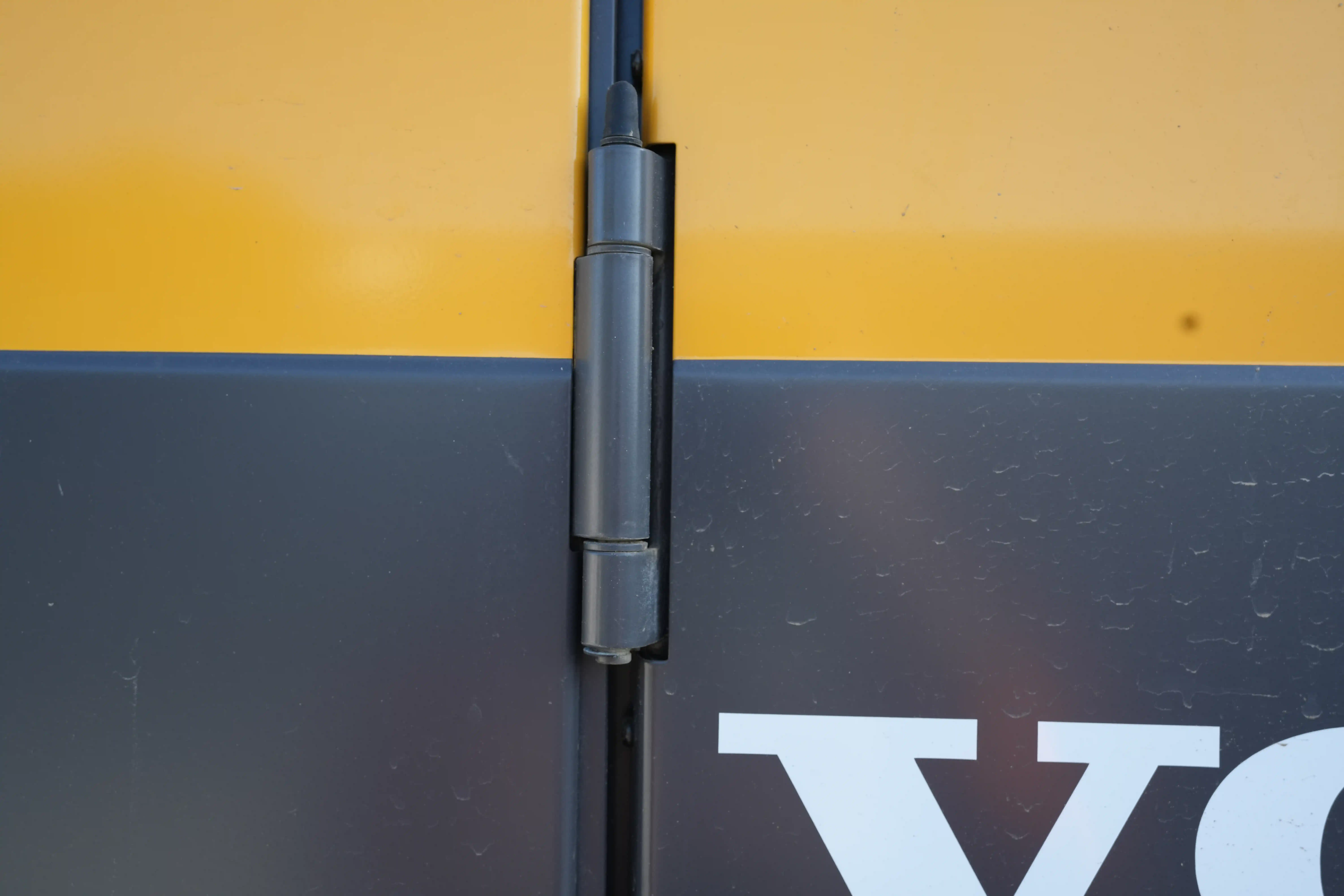LEX-001-Volvo-EC550EL-large-excavator-inspection-structure-doors-1