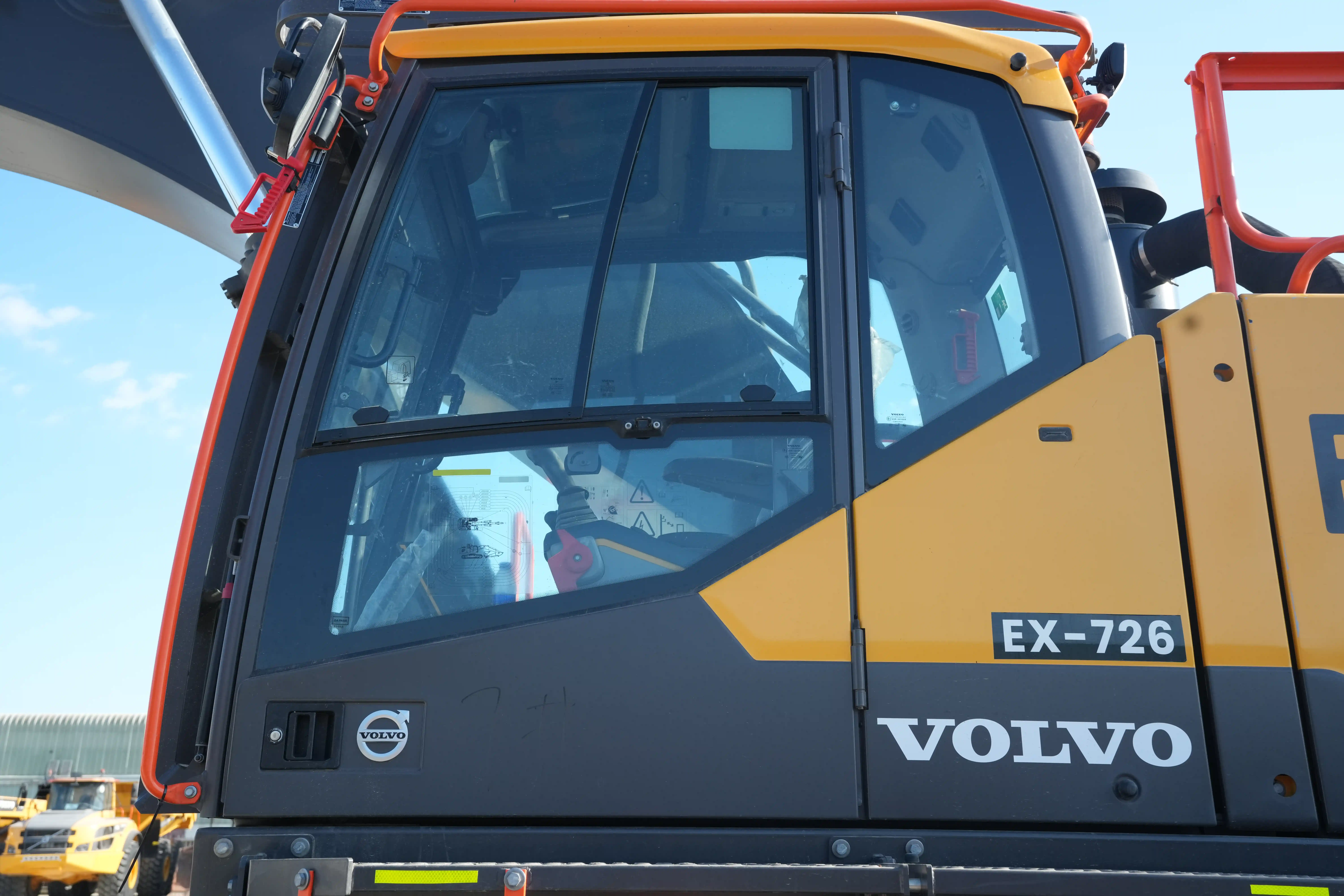 LEX-001-Volvo-EC550EL-large-excavator-inspection-structure-doors-2