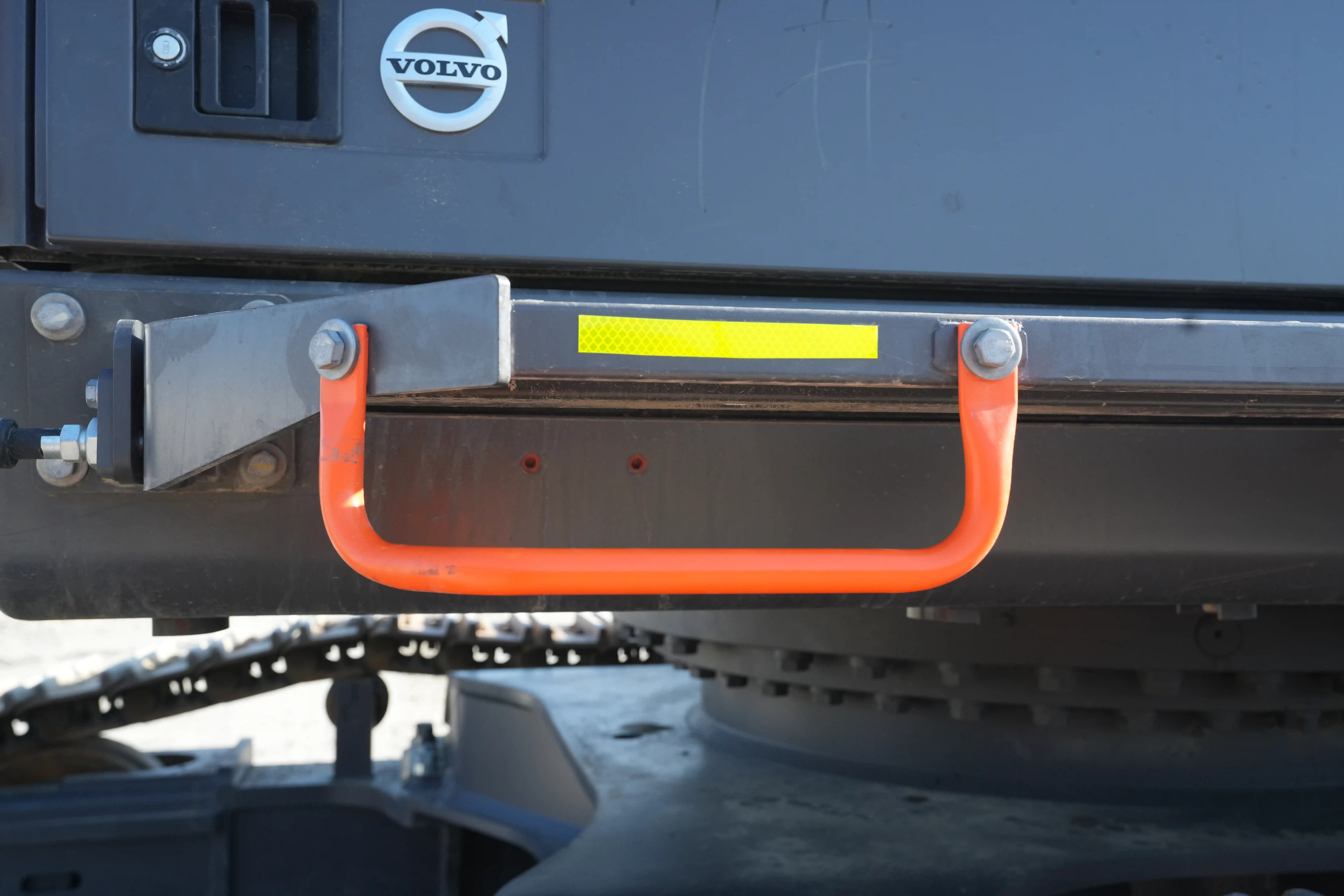 LEX-001-Volvo-EC550EL-large-excavator-inspection-structure-handrails-2