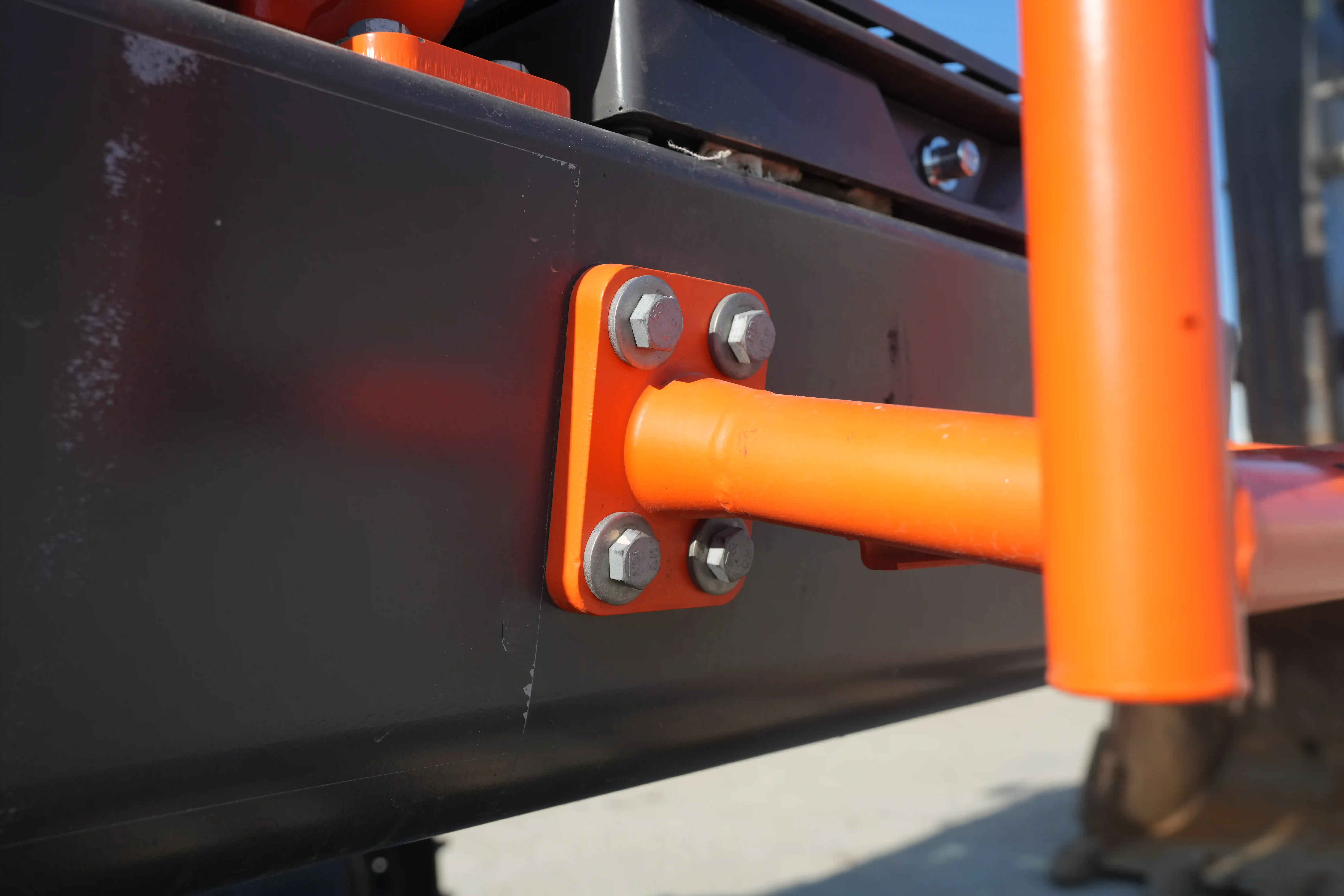 LEX-001-Volvo-EC550EL-large-excavator-inspection-structure-handrails-3