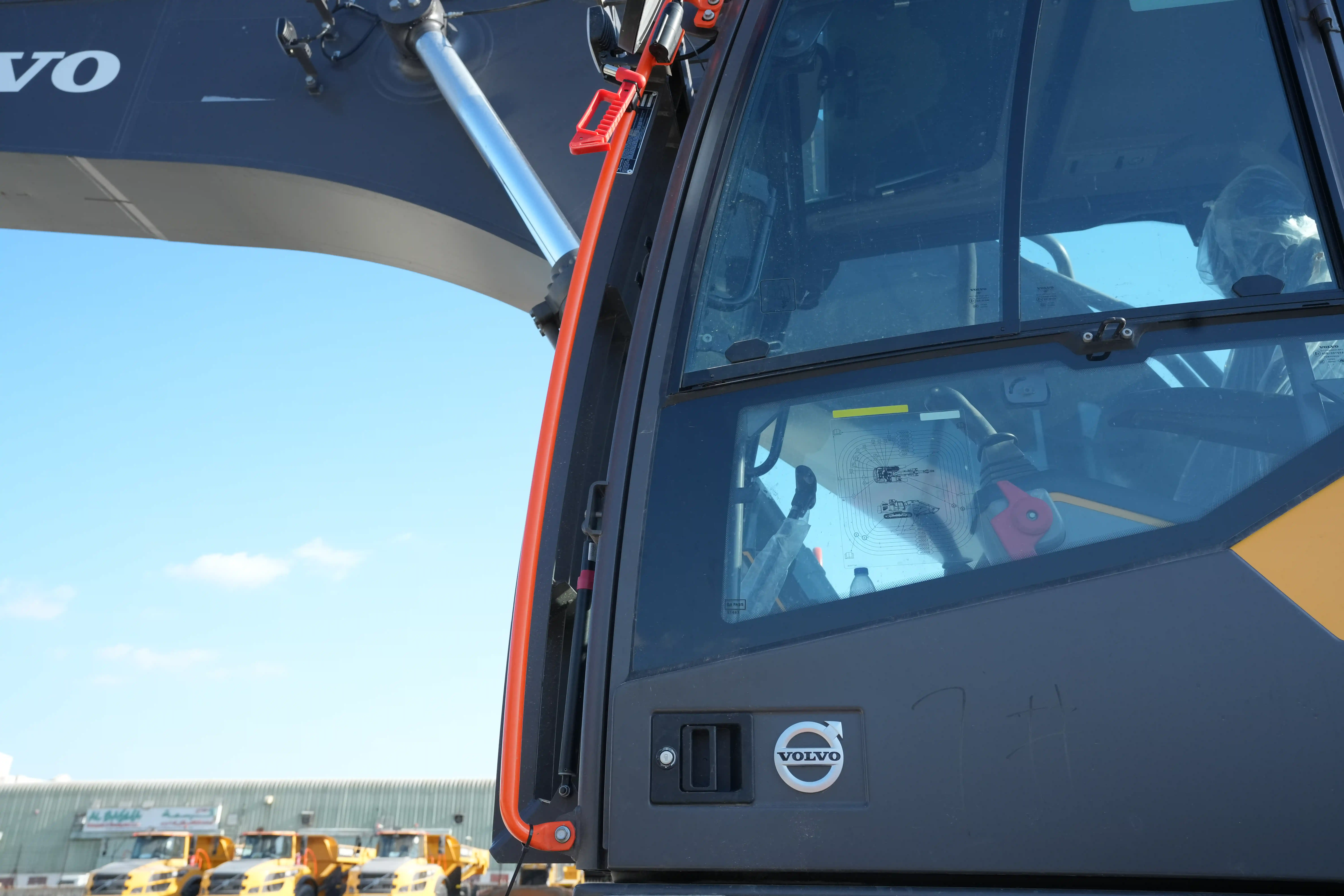 LEX-001-Volvo-EC550EL-large-excavator-inspection-structure-handrails-5