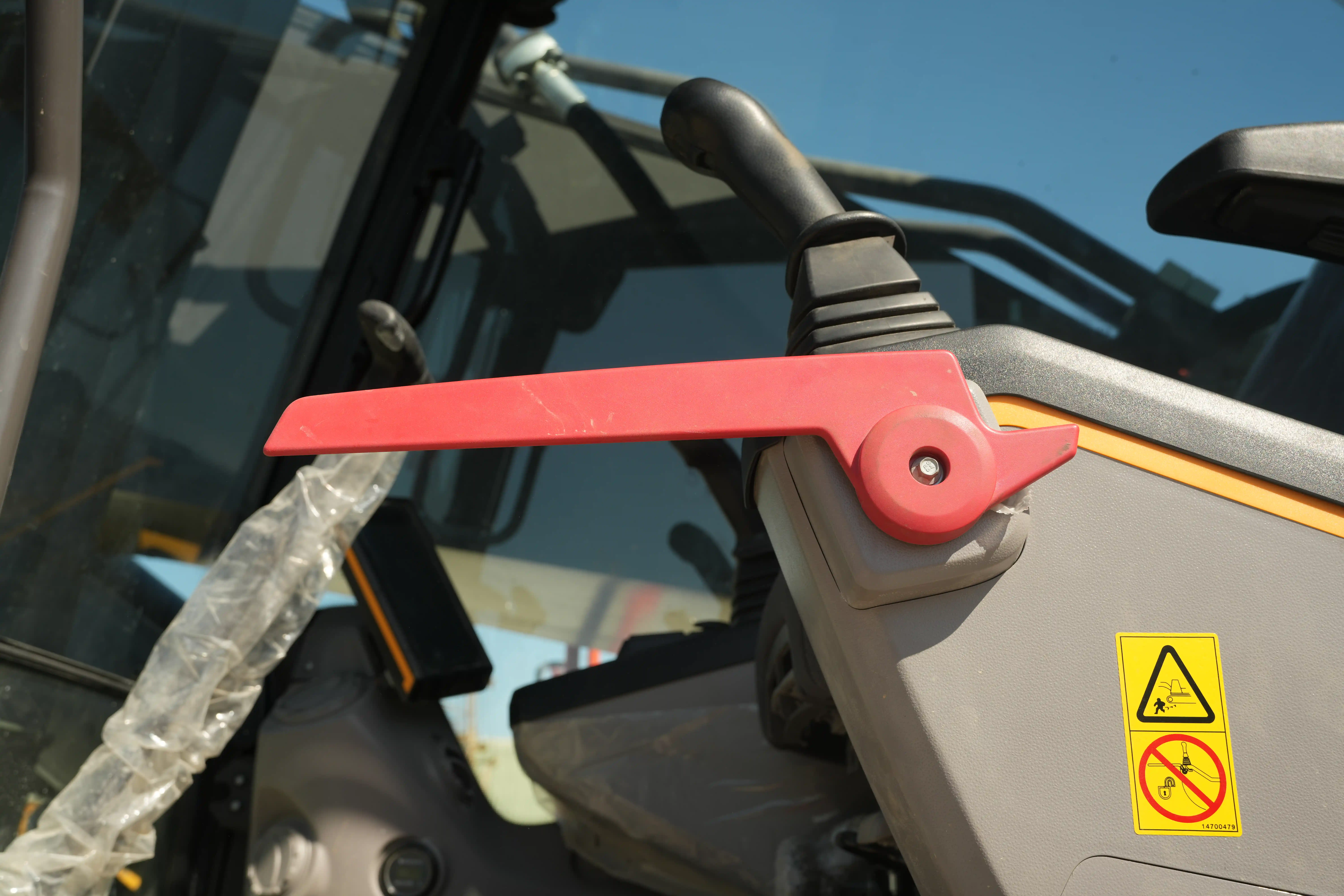 LEX-001-Volvo-EC550EL-large-excavator-inspection-safety-hydraulic-safety-lock-2