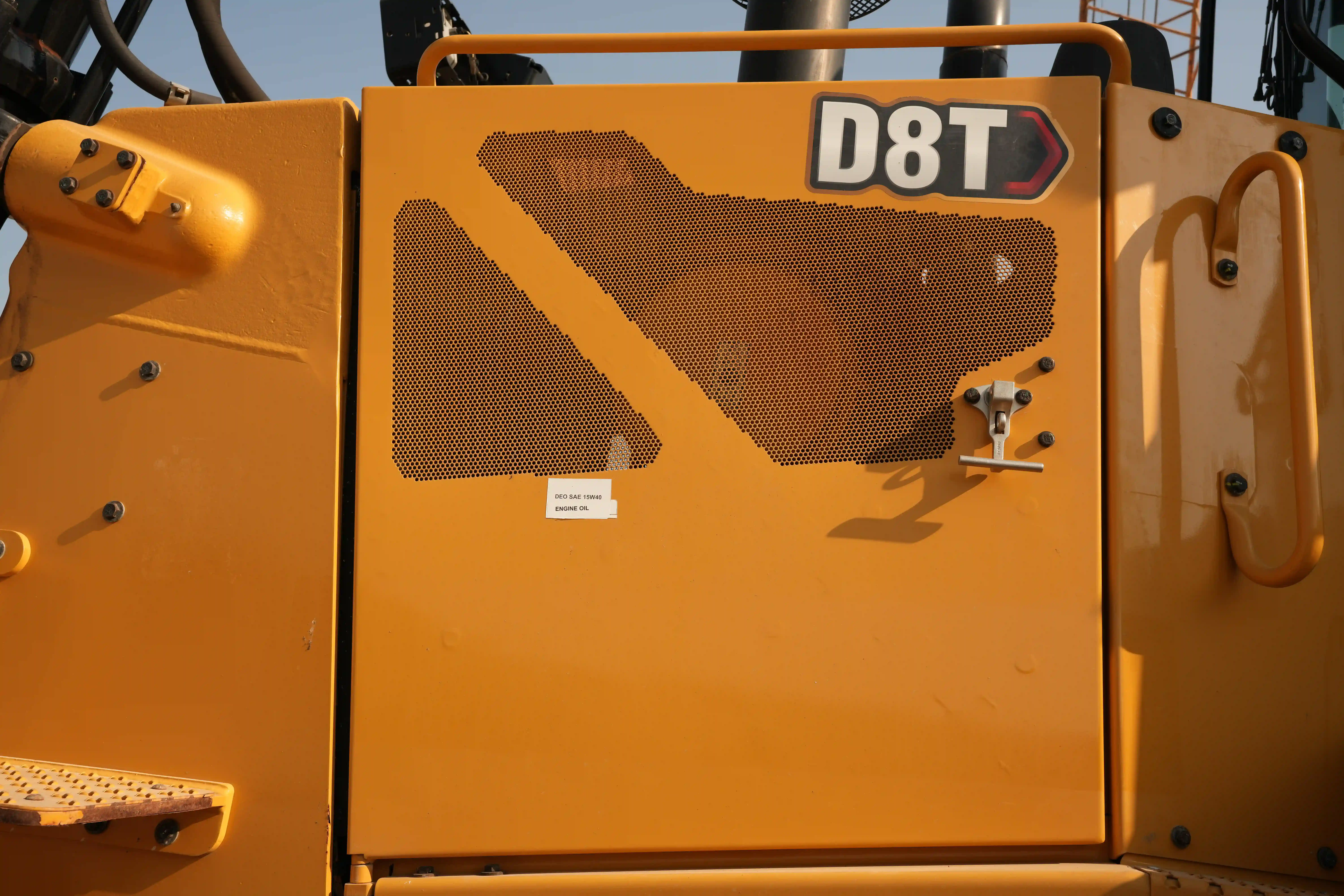 CDB-001-Cat-D8T-crawler-dozer-inspection-structure-sheet-metal-fiberglass-1