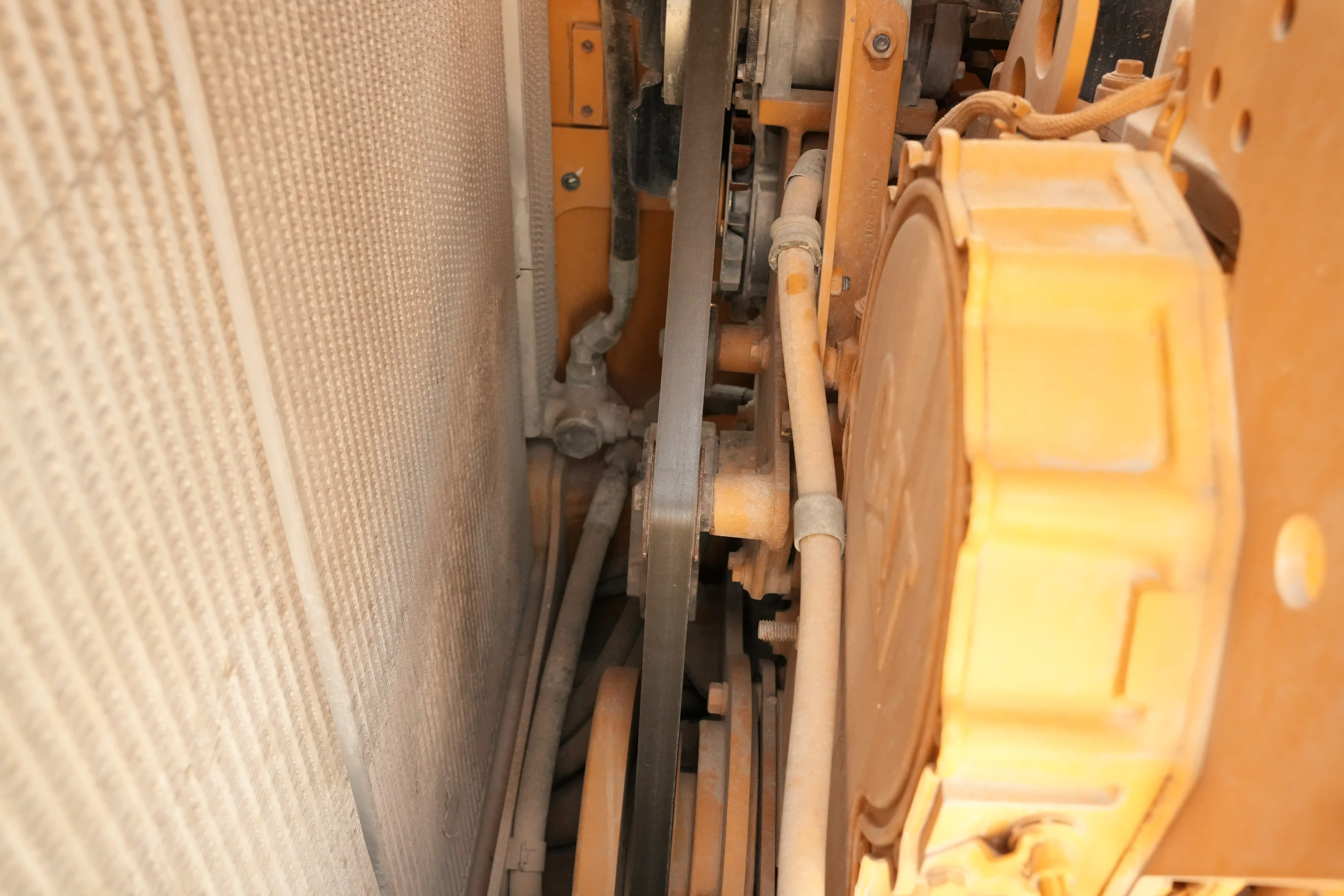 CDB-001-Cat-D8T-crawler-dozer-inspection-engine-engine-oil-leaks-2