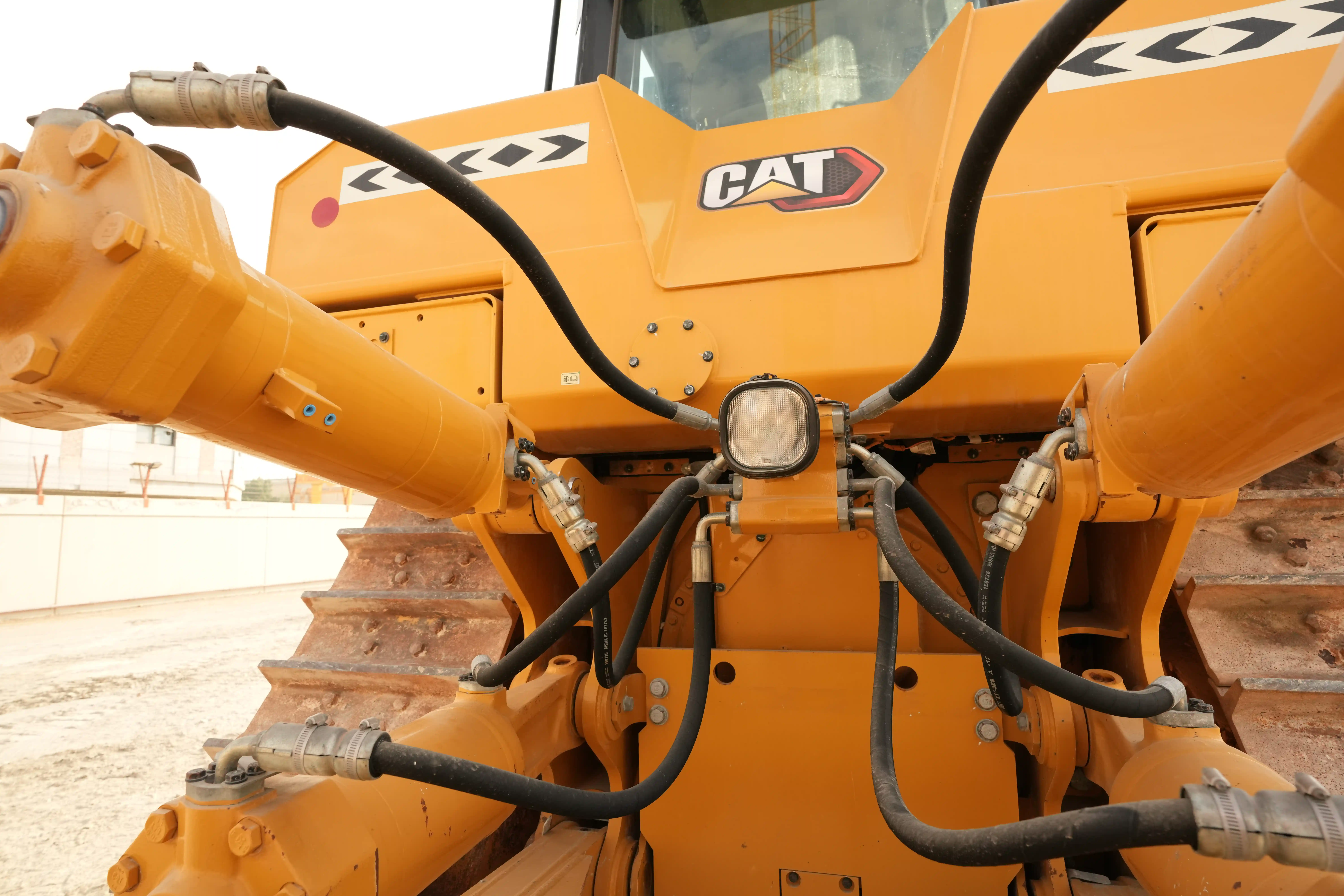 CDB-001-Cat-D8T-crawler-dozer-inspection-hydraulics-hydraulic-hoses-and-lines-2